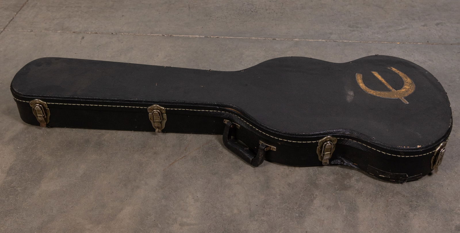 Vintage Hard Guitar Case (1 of 2)