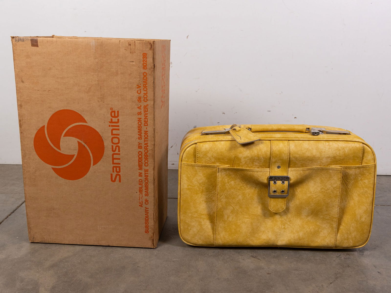 Samsonite Sonora Vintage Leather Carry-On Suitcase: Samsonite Sonora Vintage Leather Carry-On SuitcaseSize23" x 15" x 10"LiteratureBrooks Auction – Online Auction Terms & Conditions