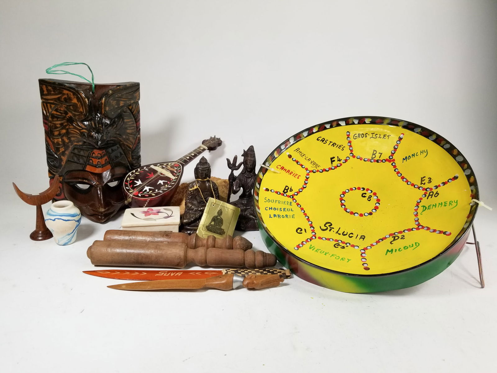 Lot of Vintage Souvenir Items and Decor: Lot of Vintage Souvenir Items and Decor Size 7" x 12" x 12" Literature Brooks Auction – Online Auction Terms & Conditions ——————————&#