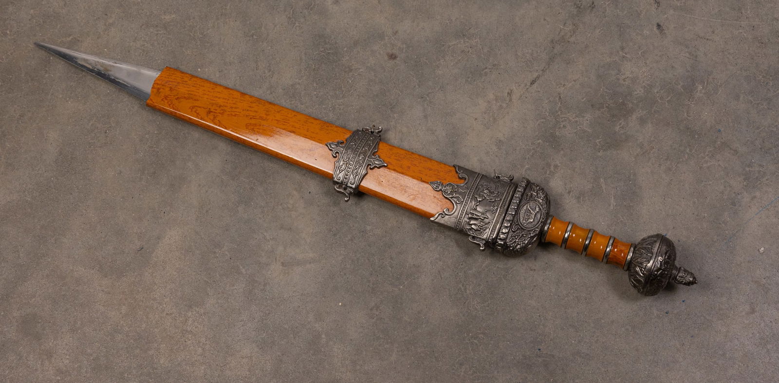 Roman Maximus Gladius Replica Sword: Roman Maximus Gladius Replica Sword: the tip of the sheath is missingSize30" LLiteratureBrooks Auction – Online Auction Terms & Conditions