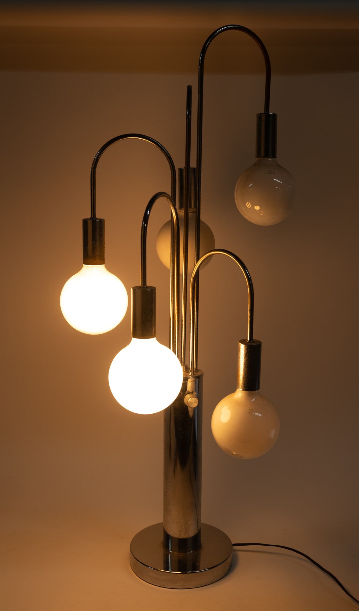 Laurel Lamp Co. "Waterfall" Table Lamp - 6