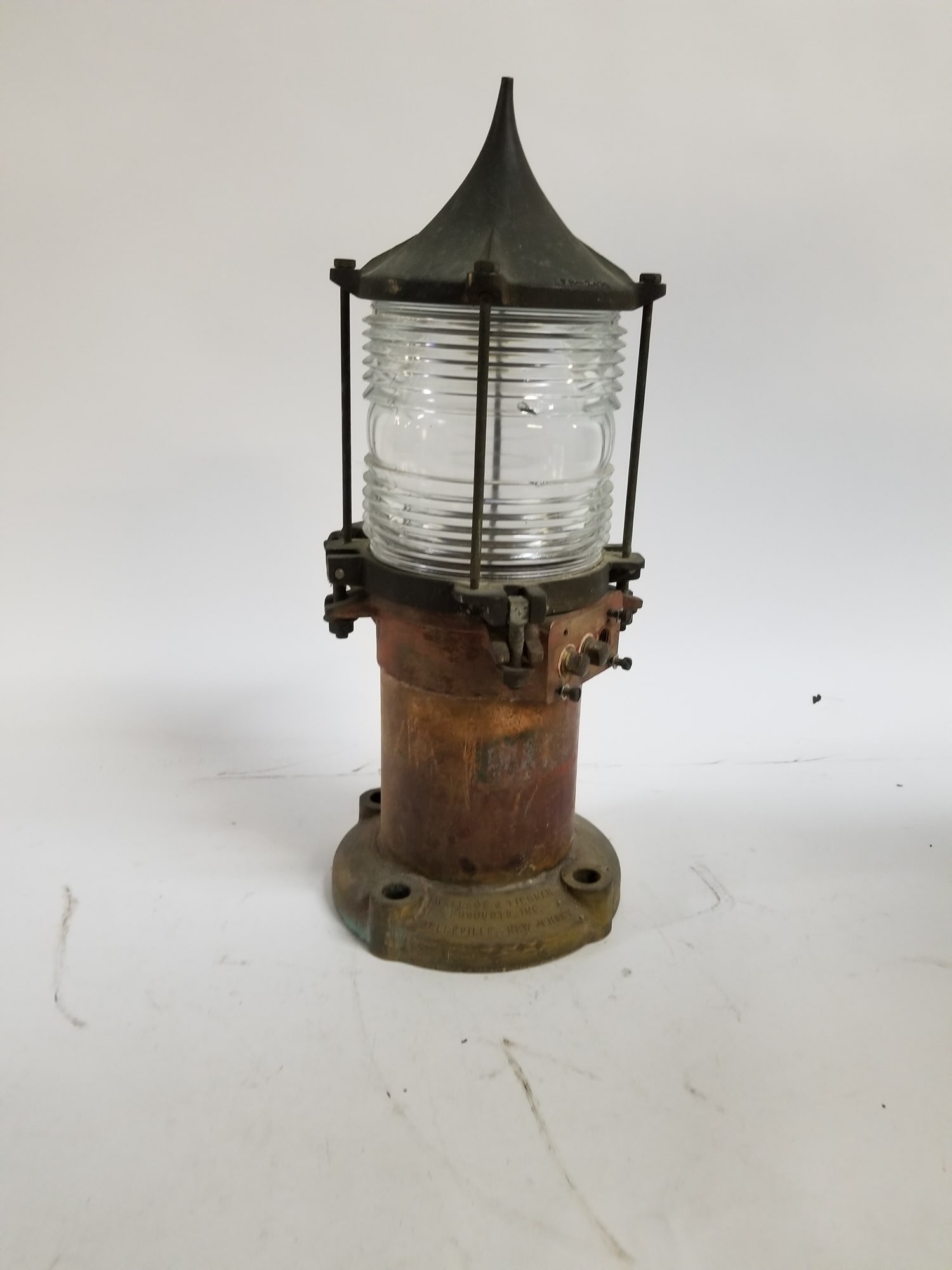 Wallace & Tiernan Fresnel Buoy Lamp (1 of 4)