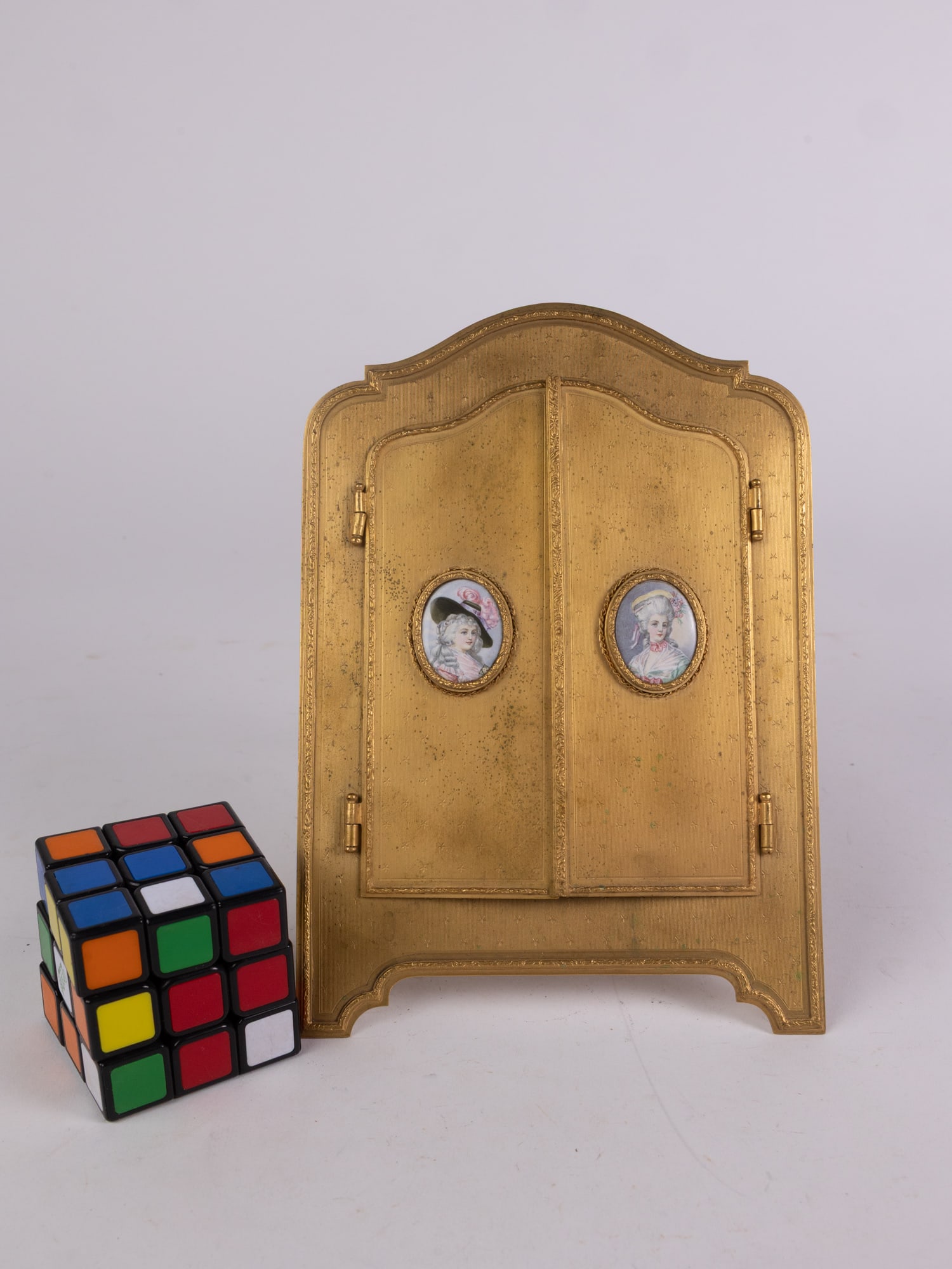Late 19th Century Gilt Brass Desk Frame with Enameled Portraits - 2