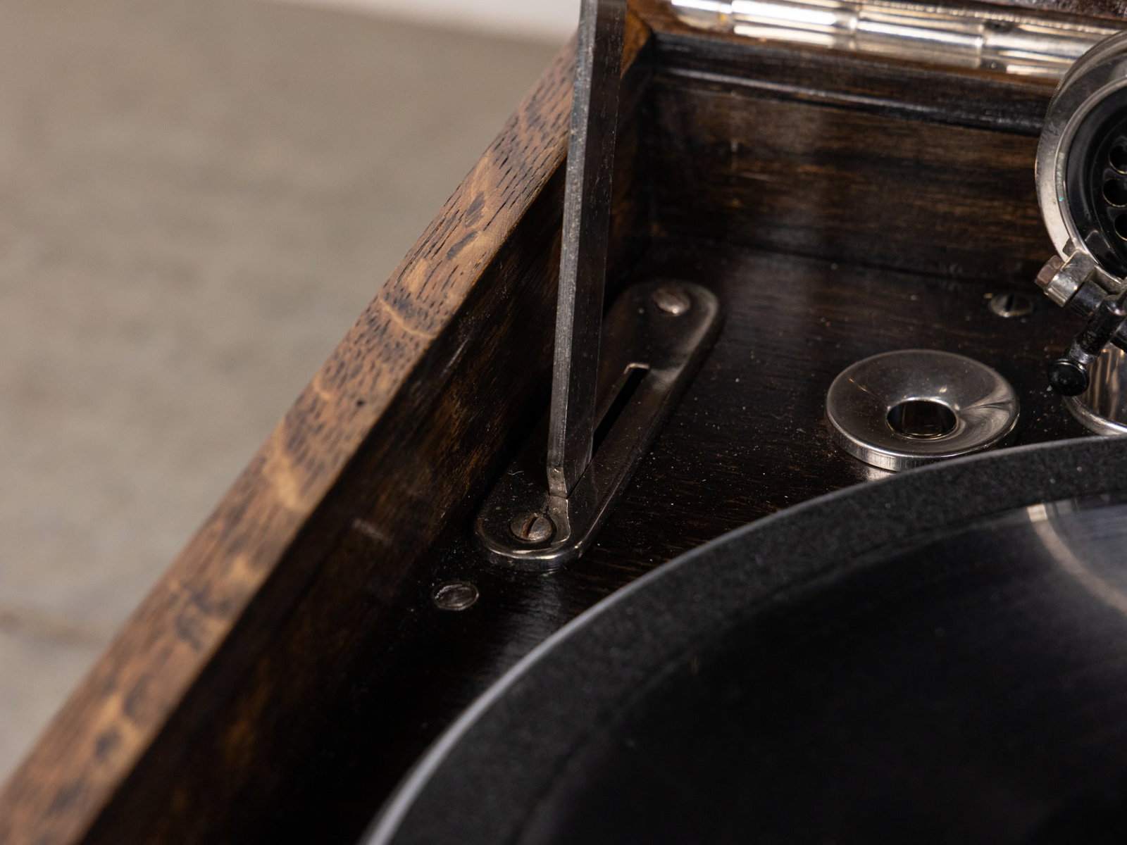 Columbia No. 119 Gramophone - 4