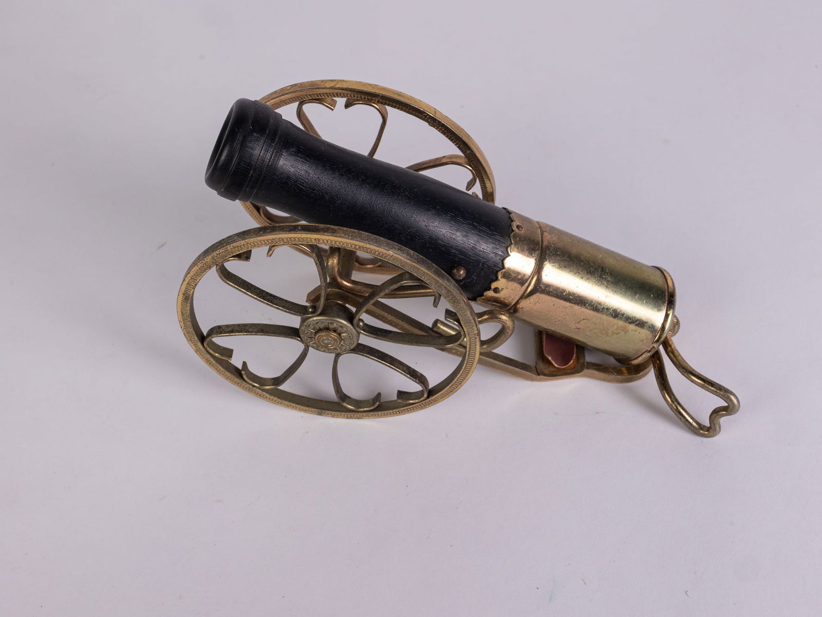 Windsor Cannon Form Tabletop Cigarette Lighter - 4