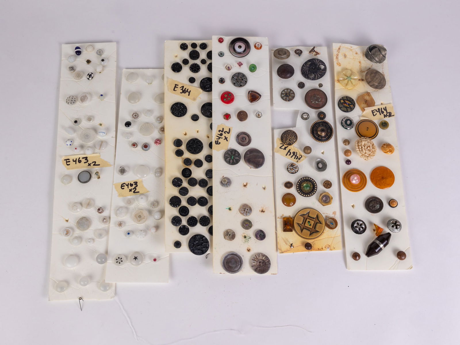 Lot of Assorted Vintage and Antique Buttons (1 of 5)