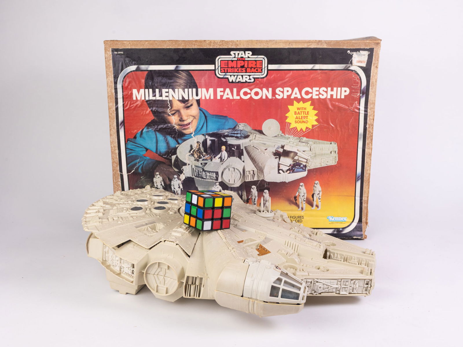 Kenner Star Wars Empire Strikes Back Millenium Falcon Spaceship No. 39110 IOB - 2