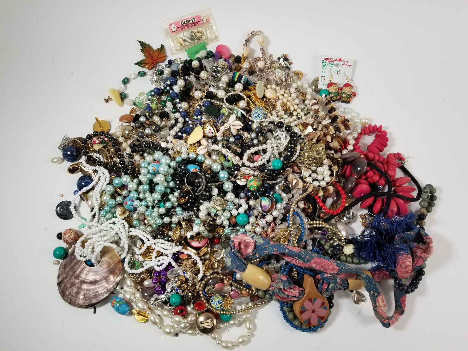 Vintage and Contemporary Assortment of Costume Jewelry: Vintage and Contemporary Assortment of Costume Jewelry: including vintage necklaces, earring pairs and unmatched, brooches, bracelets, and moreLiteratureBrooks Auction – Online Auction Terms &