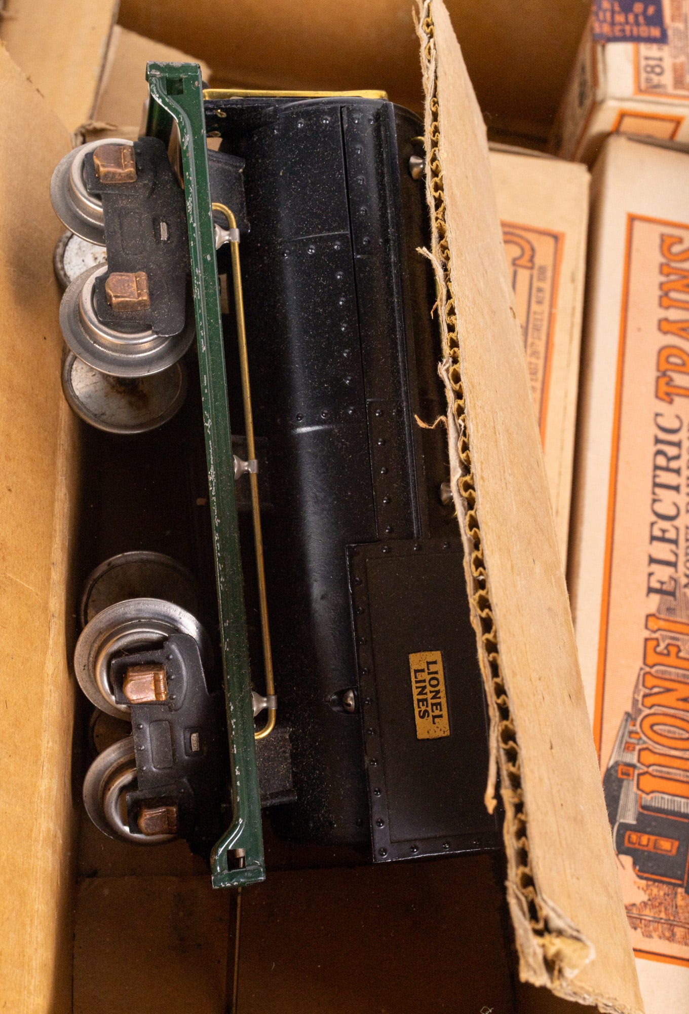 Lionel Pre-War Lionel 260E Loco & Tender w/ 710, 710, 712 Passenger Cars [w/ Assorted Accessories] - 10