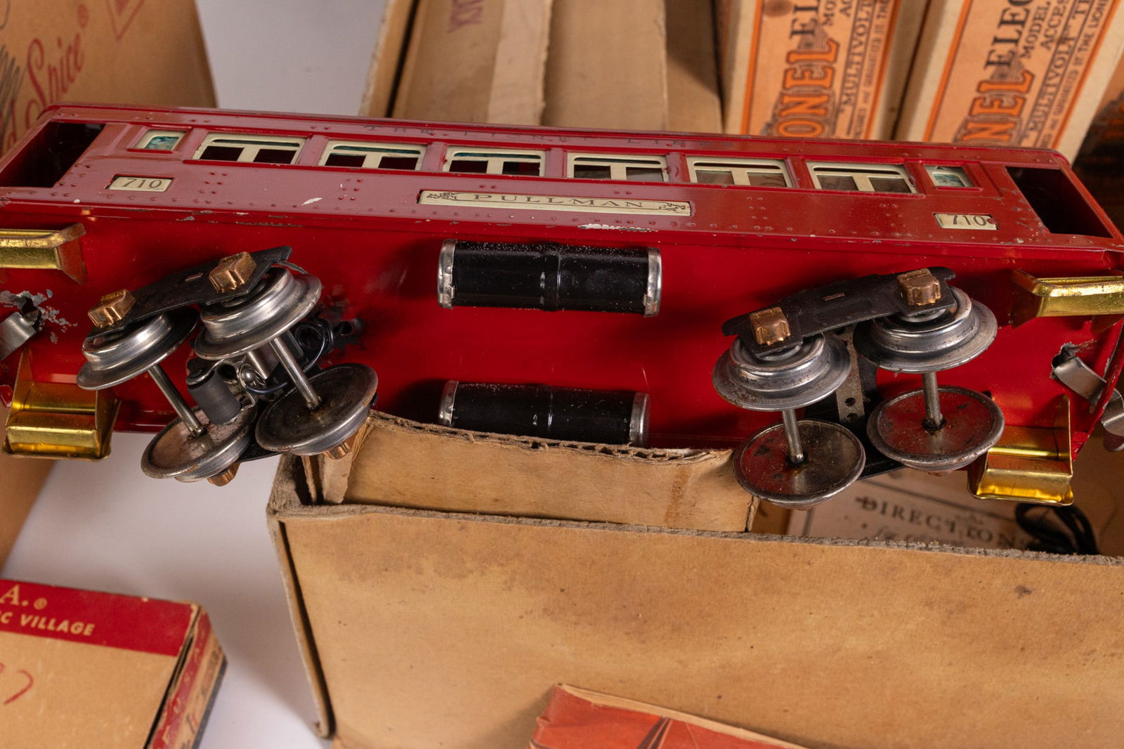 Lionel Pre-War Lionel 260E Loco & Tender w/ 710, 710, 712 Passenger Cars [w/ Assorted Accessories] - 13