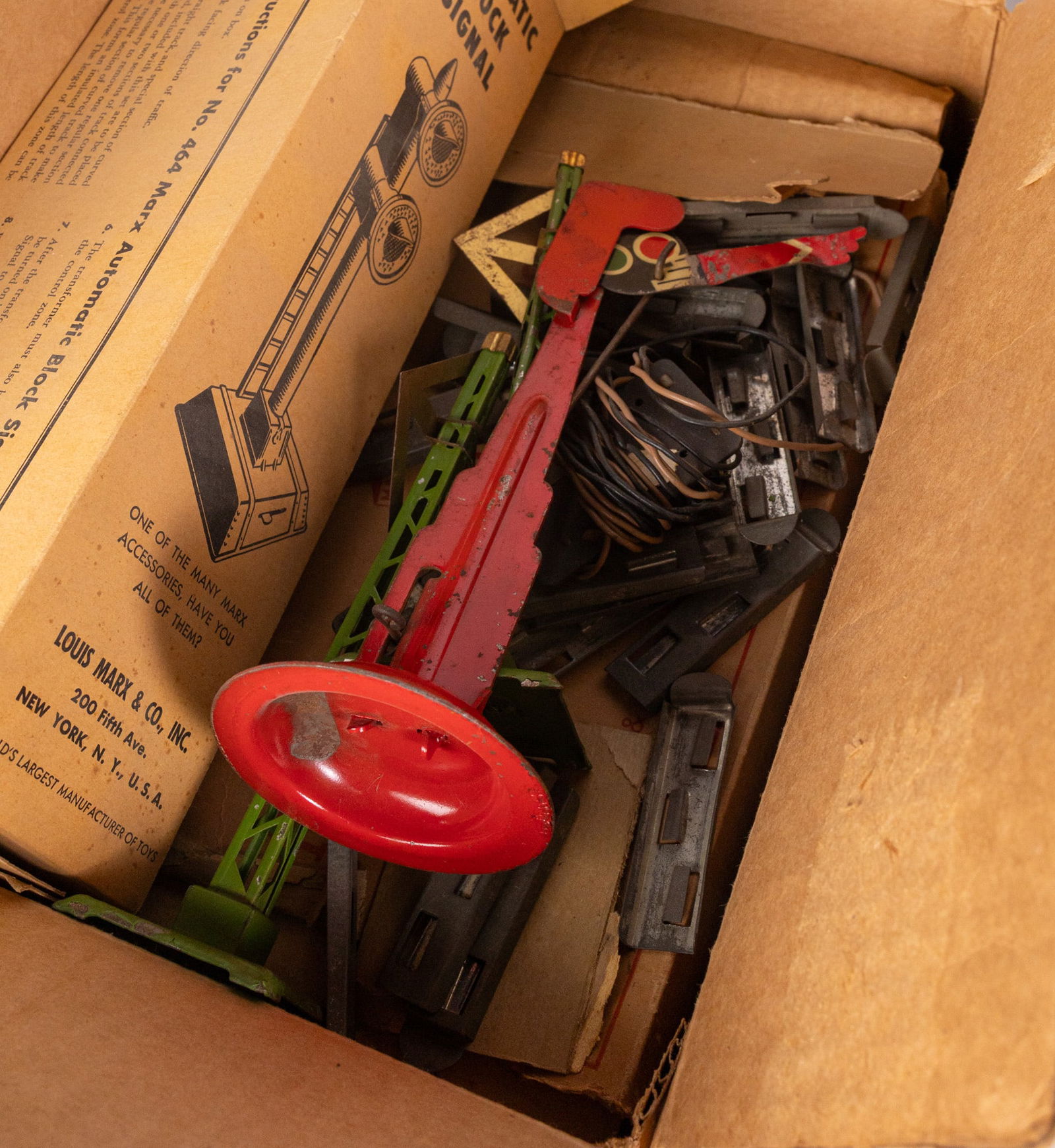 Lionel Pre-War Lionel 260E Loco & Tender w/ 710, 710, 712 Passenger Cars [w/ Assorted Accessories] - 14