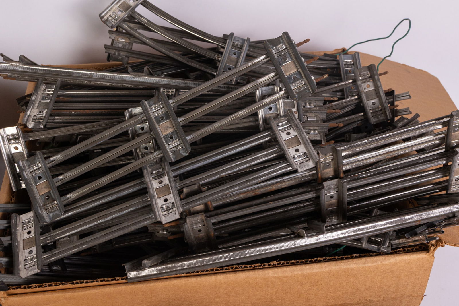 Lionel Pre-War Lionel 260E Loco & Tender w/ 710, 710, 712 Passenger Cars [w/ Assorted Accessories] - 18