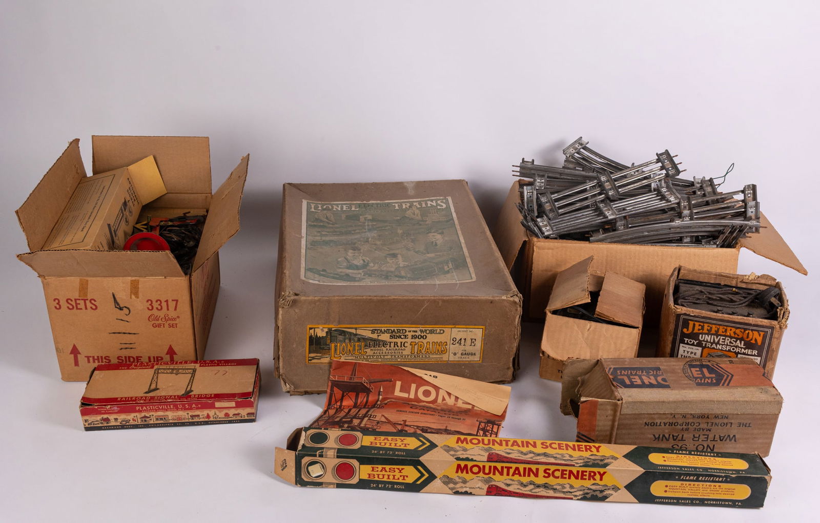 Lionel Pre-War Lionel 260E Loco & Tender w/ 710, 710, 712 Passenger Cars [w/ Assorted Accessories] (1 of 20)