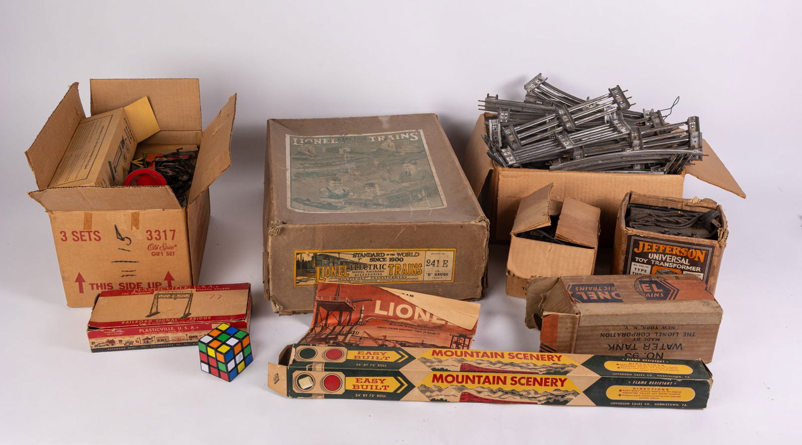 Lionel Pre-War Lionel 260E Loco & Tender w/ 710, 710, 712 Passenger Cars [w/ Assorted Accessories] - 2