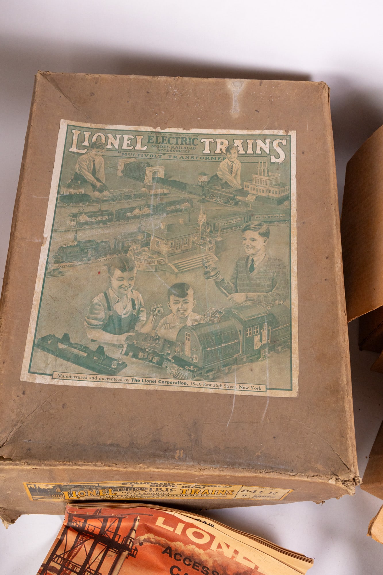 Lionel Pre-War Lionel 260E Loco & Tender w/ 710, 710, 712 Passenger Cars [w/ Assorted Accessories] - 4