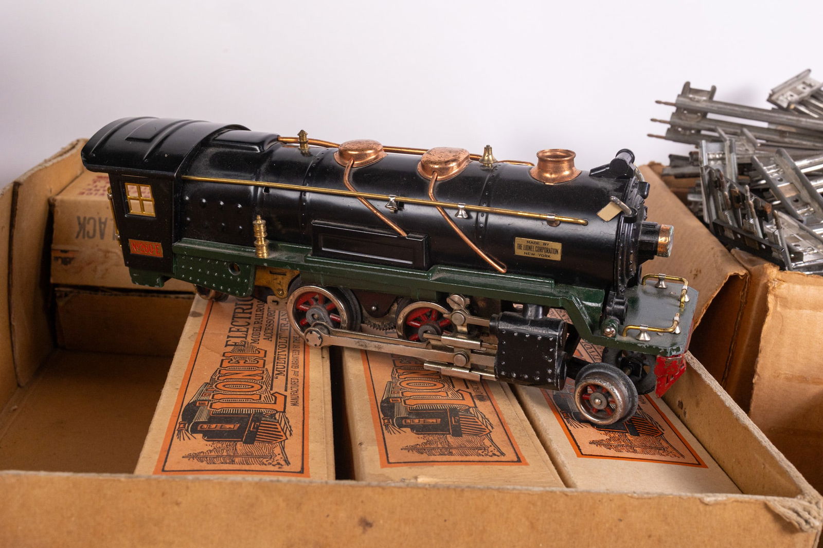 Lionel Pre-War Lionel 260E Loco & Tender w/ 710, 710, 712 Passenger Cars [w/ Assorted Accessories] - 7