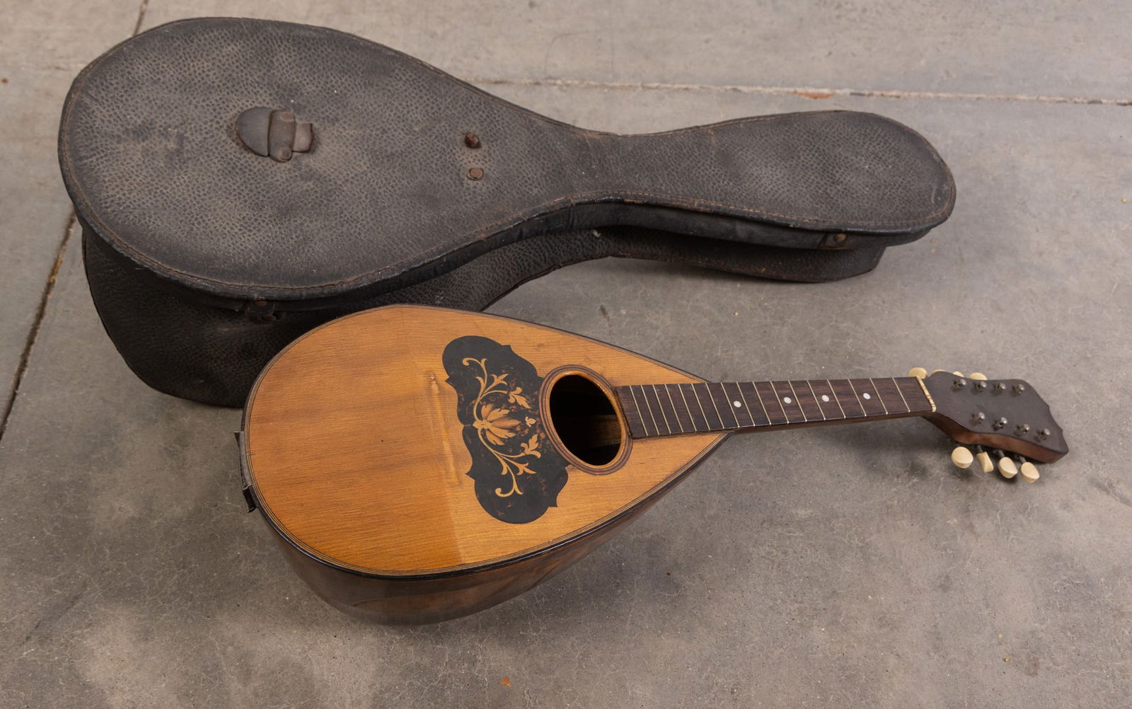 Antique Bowl Back Mandolin with Nice Floral Inlay (1 of 7)