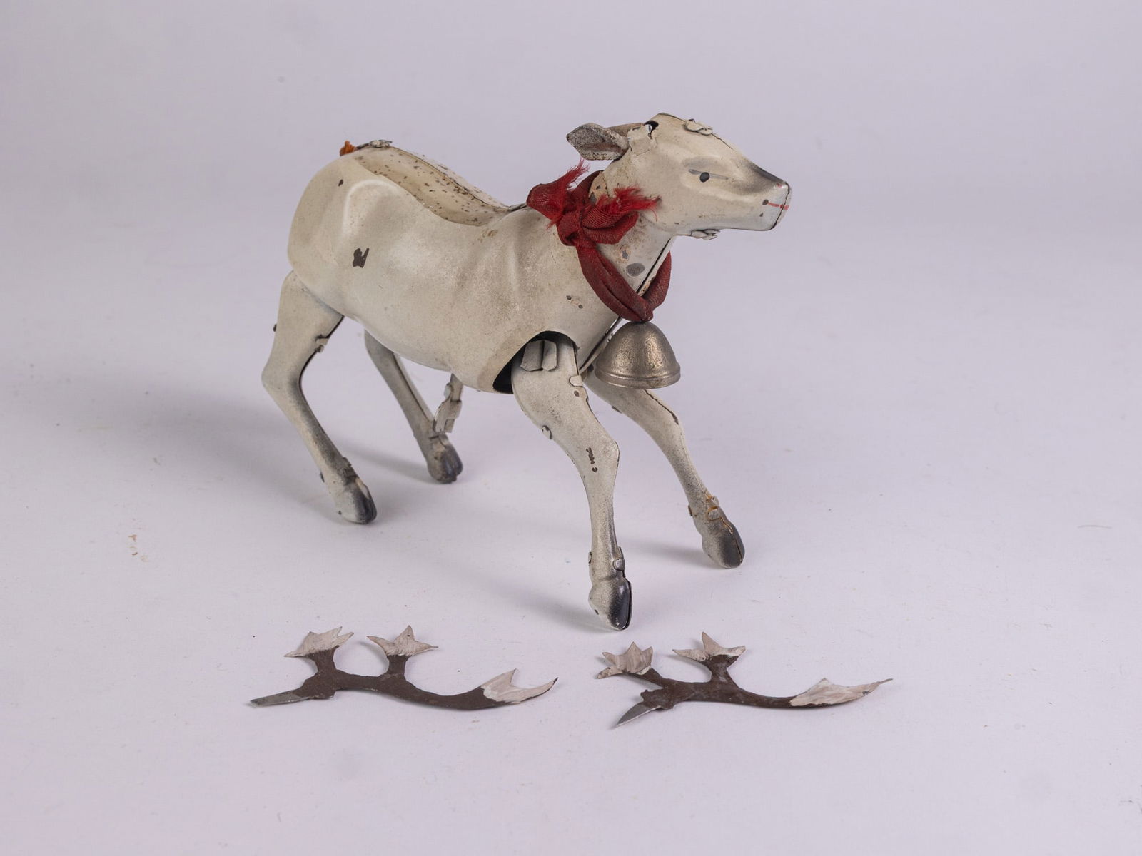 Early Wind Up Tin Reindeer, Made in Japan (1 of 6)
