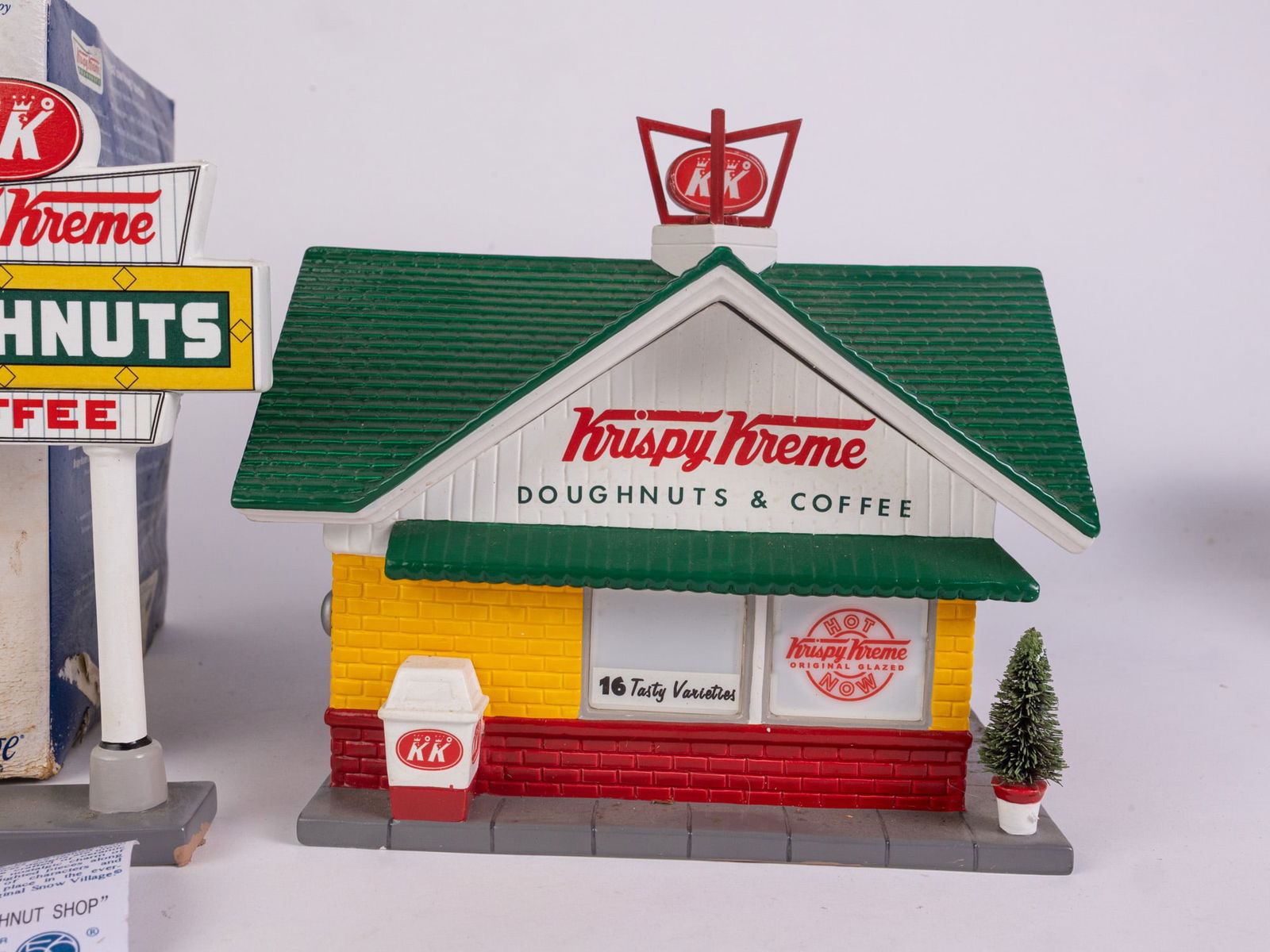 Department 56 Krispy Kreme Doughnut Shop - 4