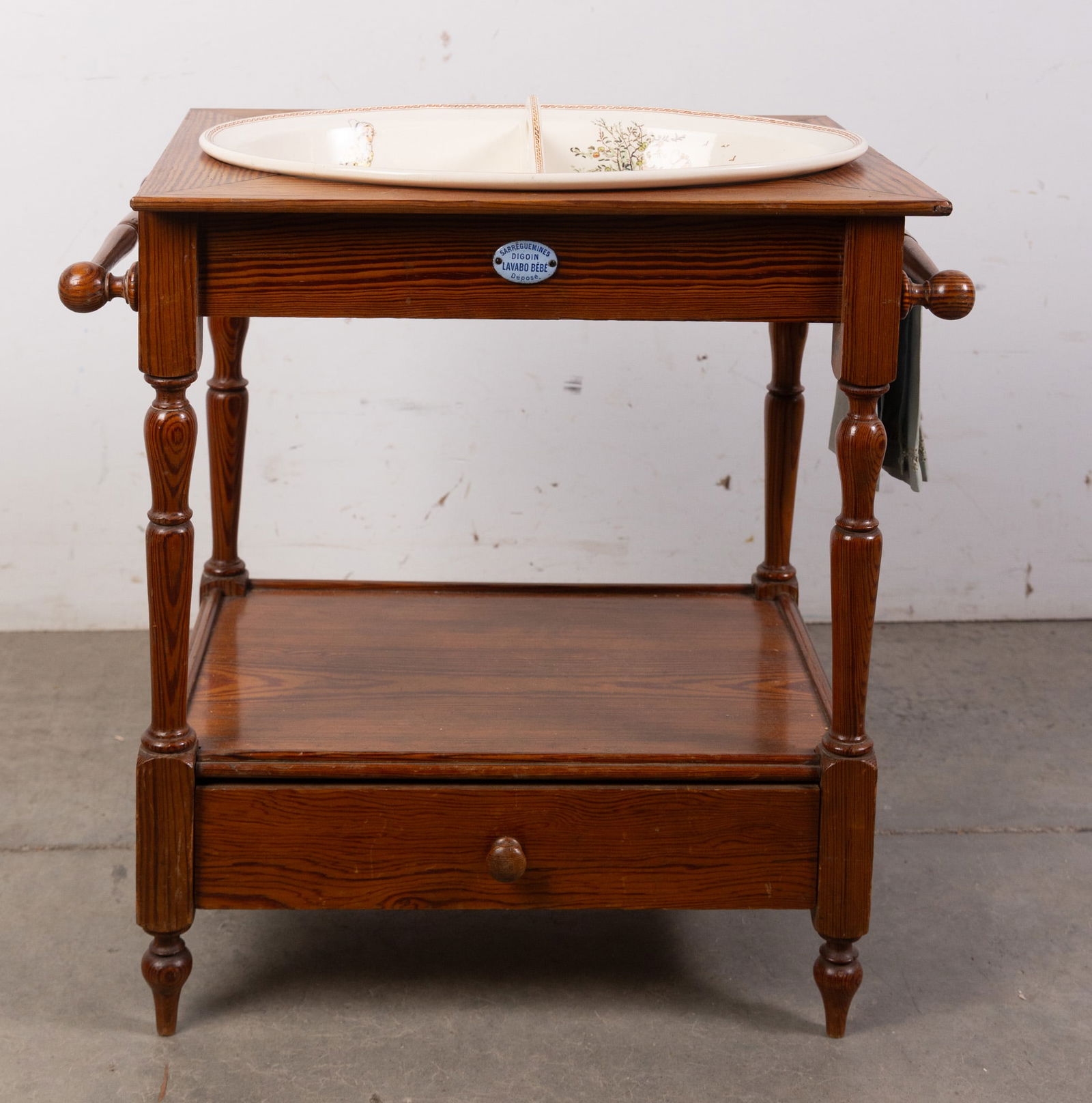 Sarreguemines Digoin Lavabo Bébé Kate Greenaway Doll Sized Wash Stand (1 of 5)