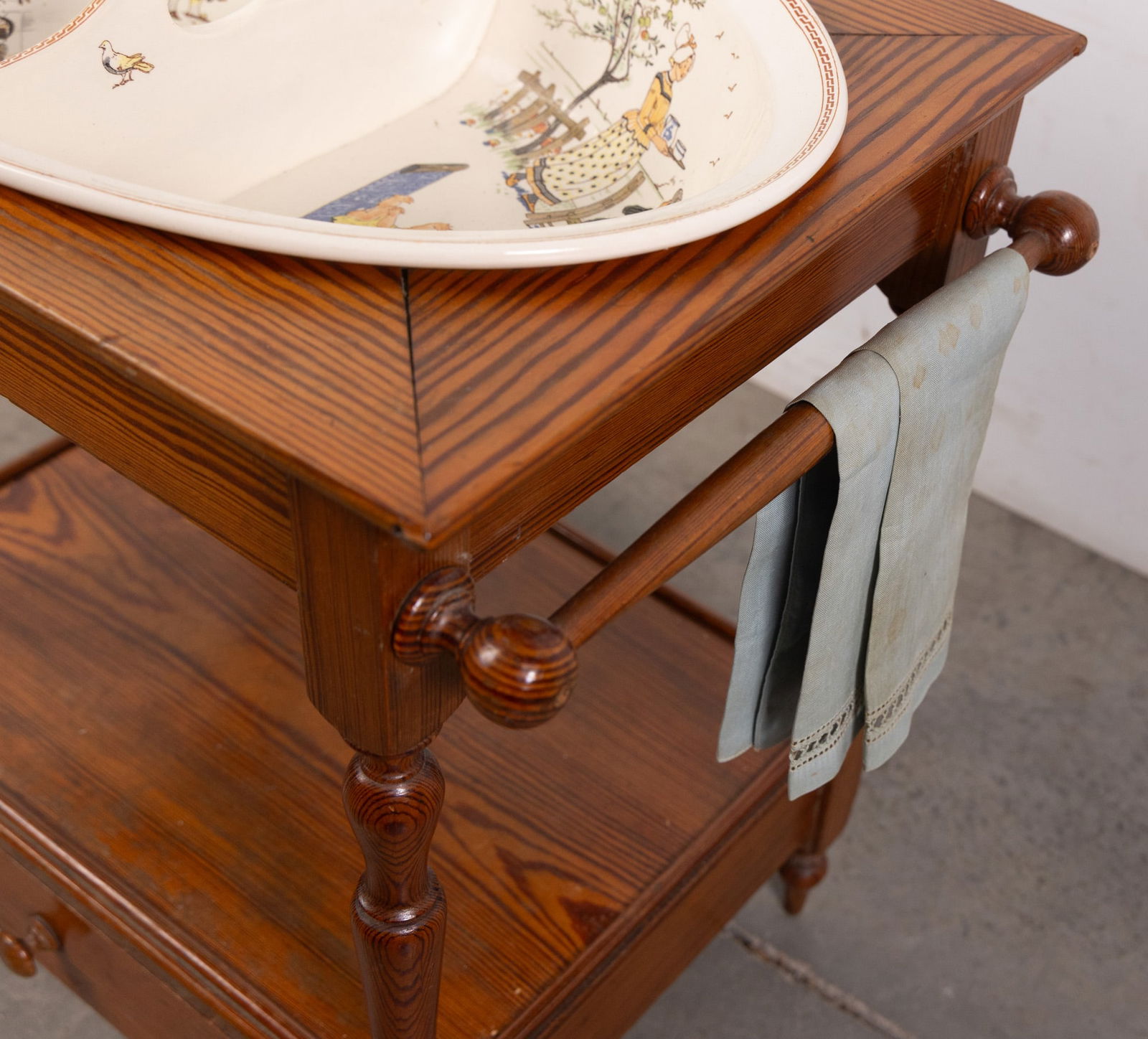 Sarreguemines Digoin Lavabo Bébé Kate Greenaway Doll Sized Wash Stand - 3