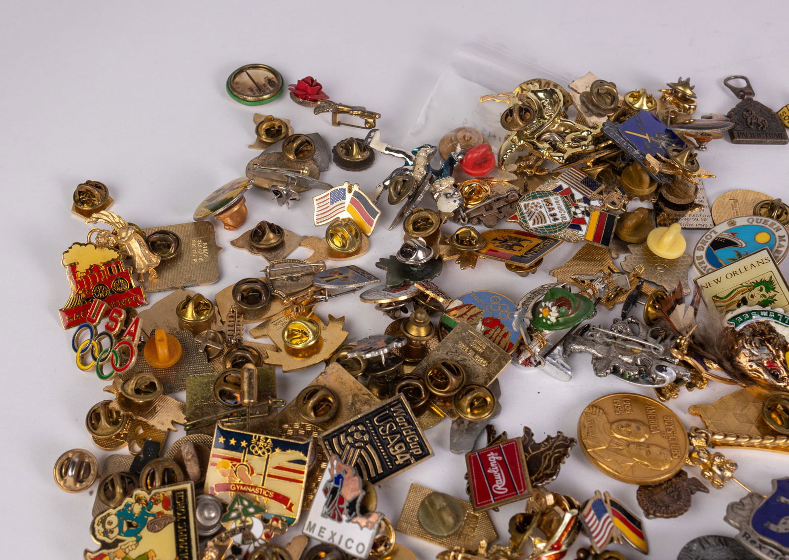 Large Lot of Vintage Enamel Pins - 4