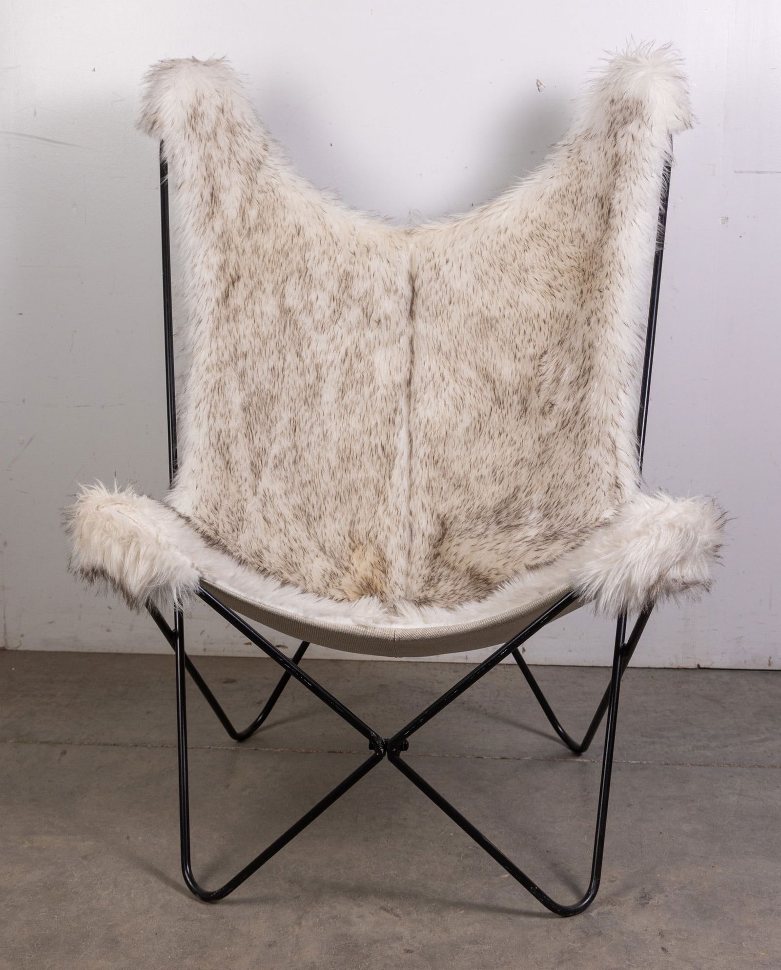 Restoration Hardware White Faux Fur Butterfly Chair: Restoration Hardware White Faux Fur Butterfly ChairSize40" x 30" x 28"LiteratureBrooks Auction – Online Auction Terms & Conditions Contact: (856) 694-2960 | info@brooks.auction READ BEFORE YOU