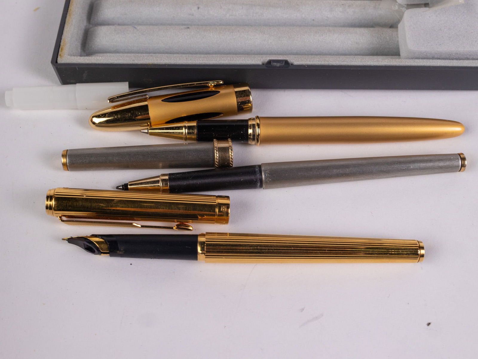 Trio of Parker Ballpoint Ink Pens & Fountain Pen - 3