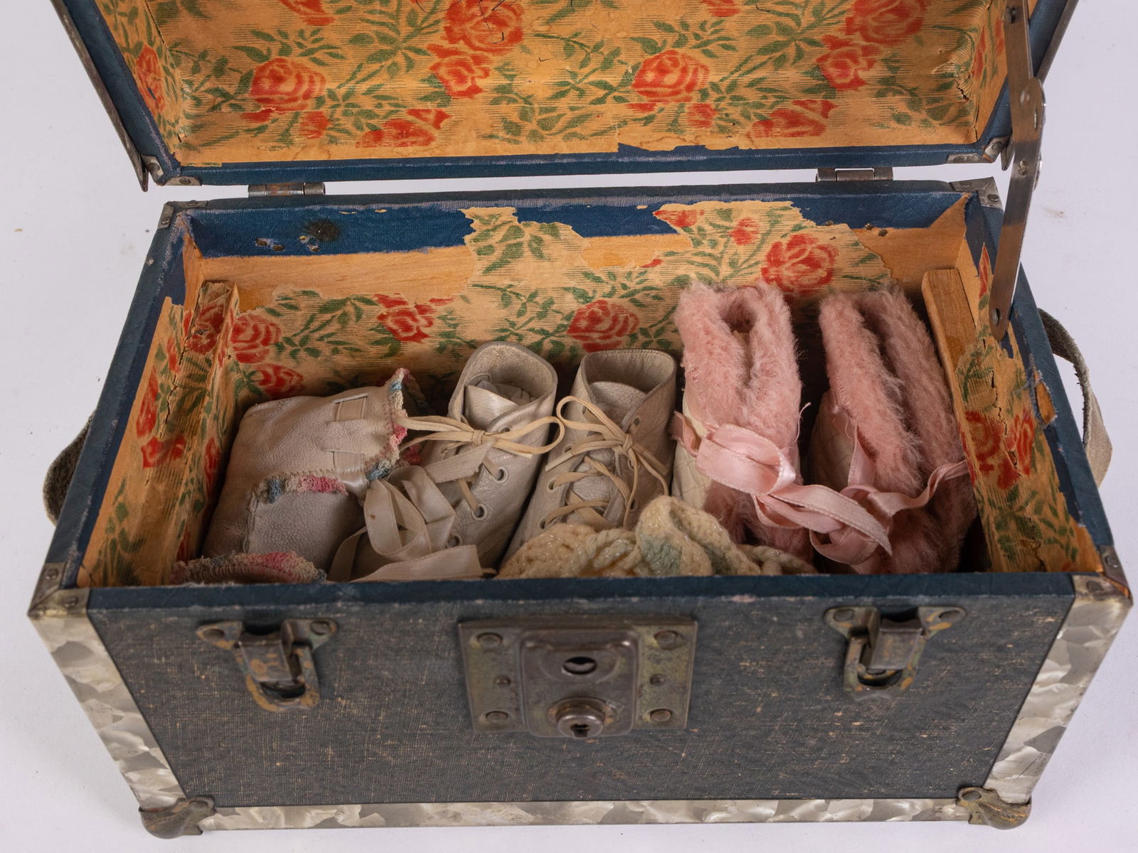 Vintage Doll Sized Steamer Trunk - 4