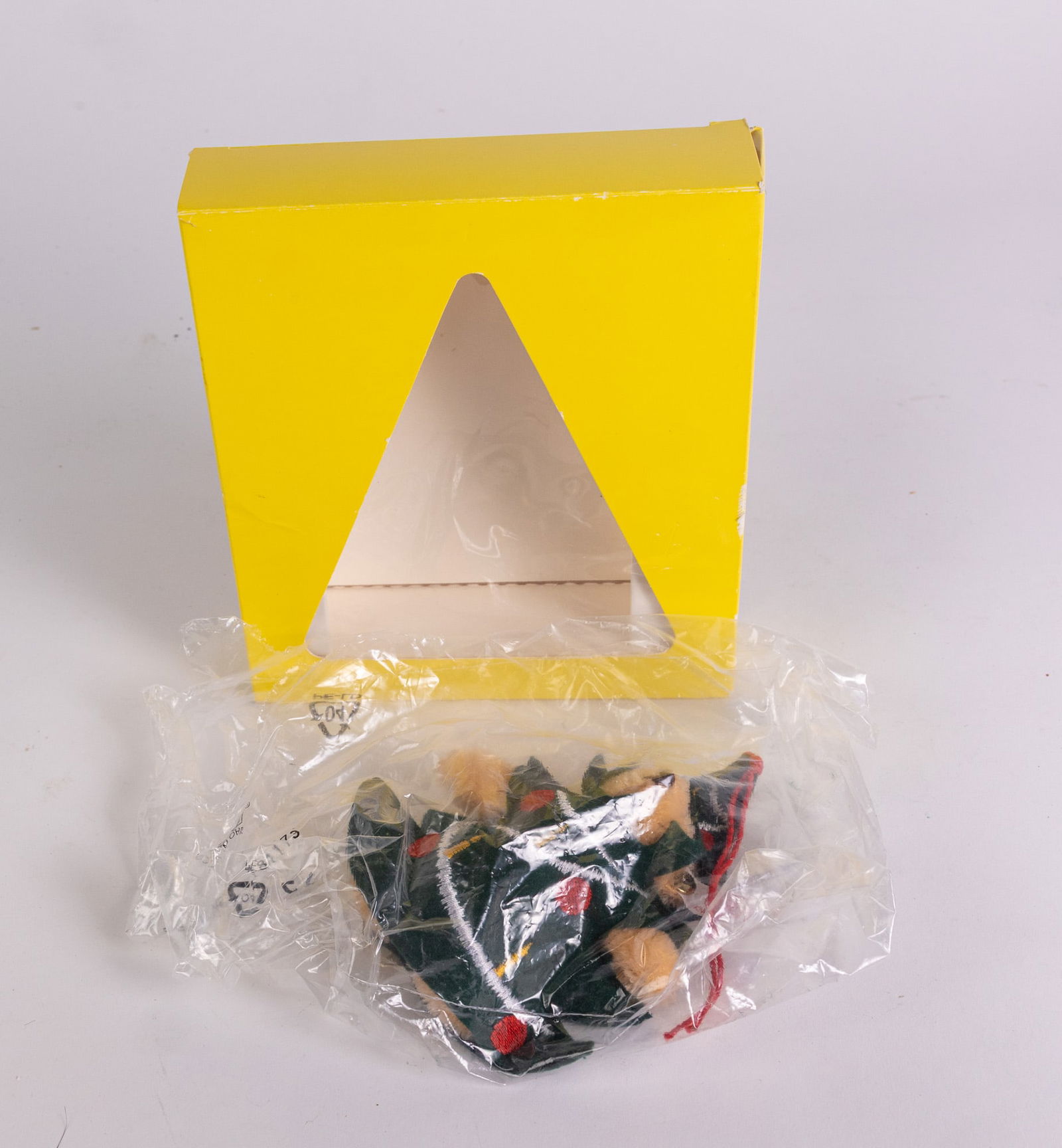 Steiff "Evergreen" 1997 Collectible Tree Ornament: Steiff "Evergreen" 1997 Collectible Tree OrnamentSize7" x 6" x 2"LiteratureBrooks Auction – Online Auction Terms & Conditions Contact: (856) 694-2960 | info@brooks.auction READ BEFORE YOU BID: