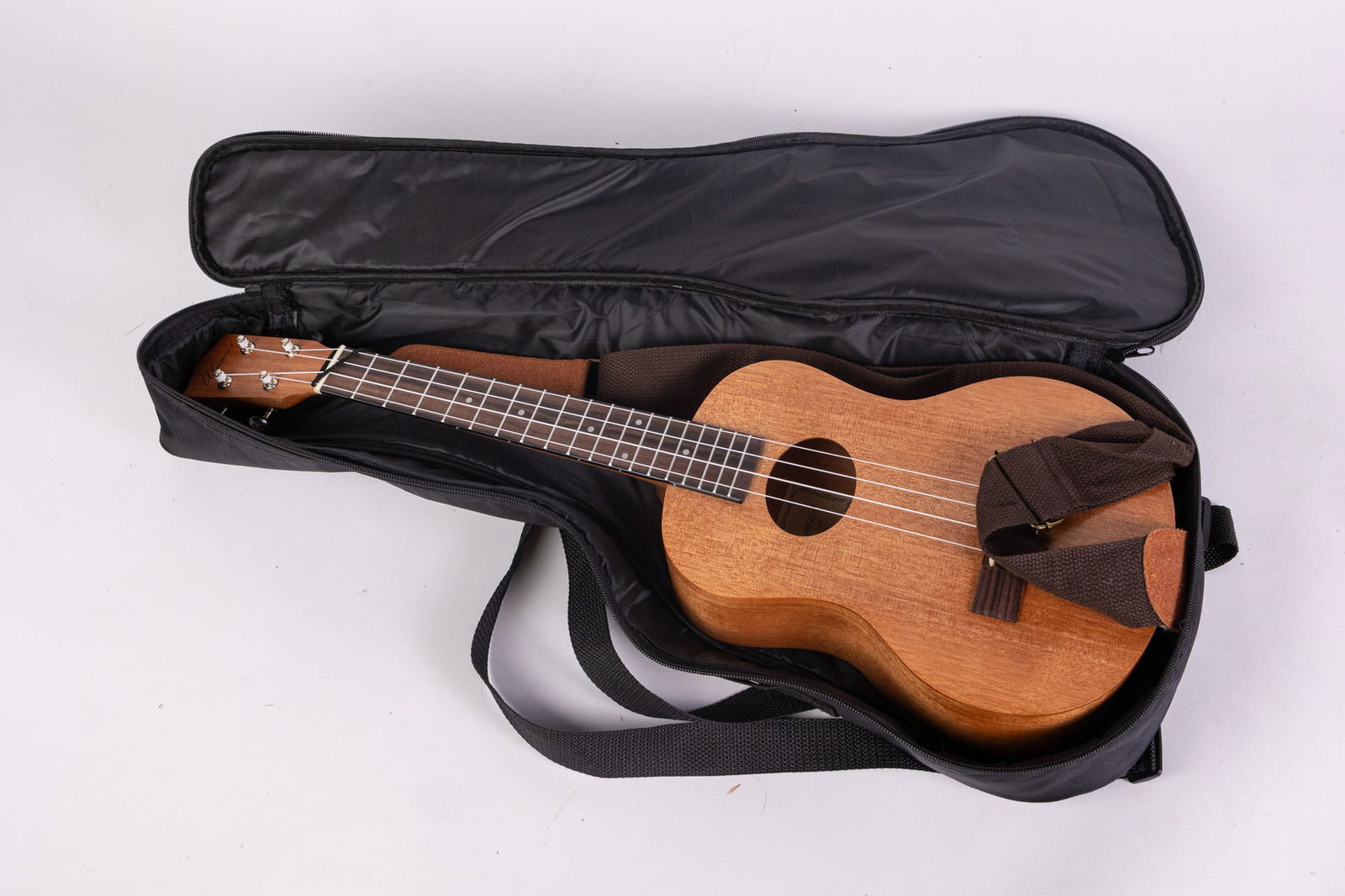 Ulumac T-60 Ukulele in Case (1 of 5)