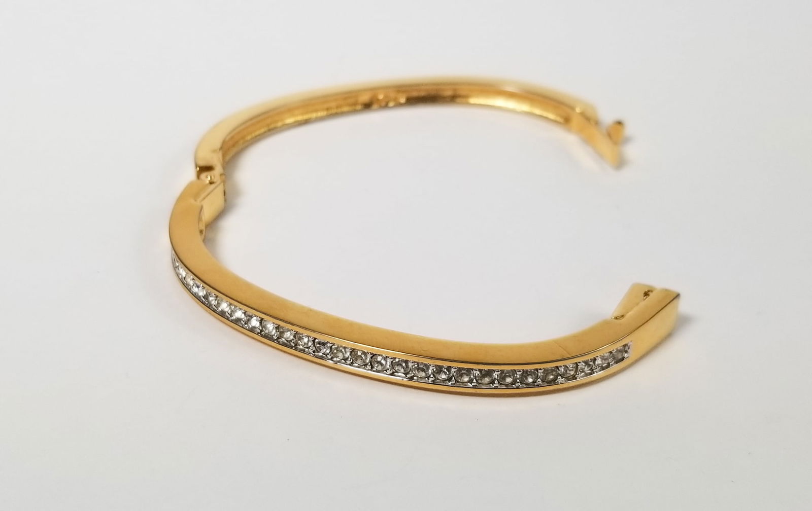 Swarovski Gold Plated Hinge bracelet: Swarovski Gold Plated Hinge braceletLiteratureBrooks Auction – Online Auction Terms & Conditions Contact: (856) 694-2960 | info@brooks.auction READ BEFORE YOU BID: We want you to feel confident