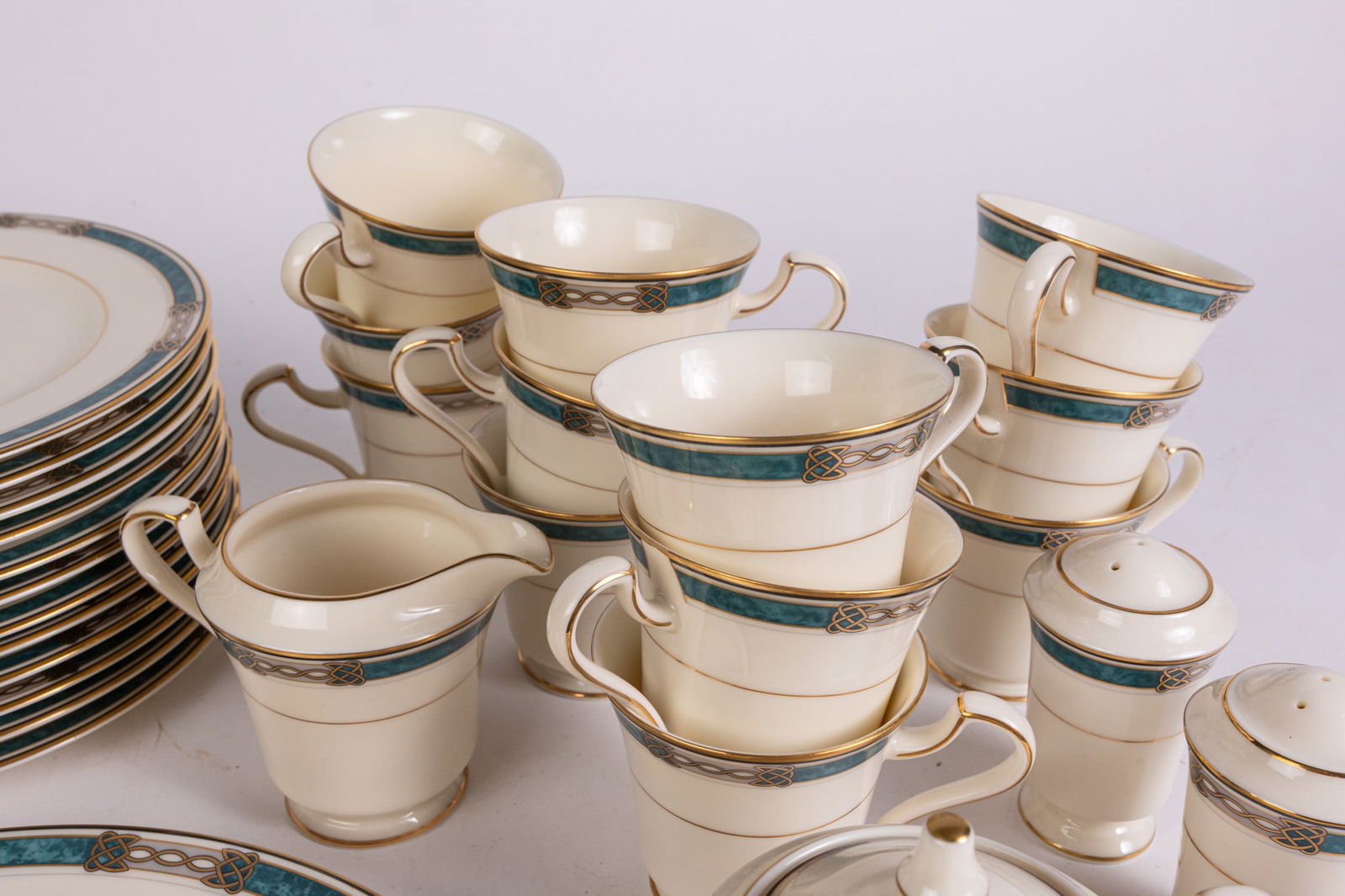 Mikasa "Golden Legacy" Porcelain Dish Set - 4