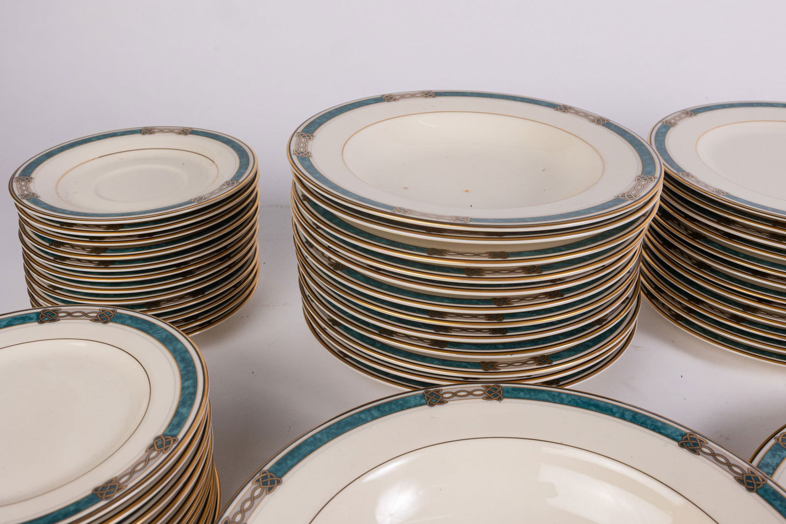 Mikasa "Golden Legacy" Porcelain Dish Set - 6