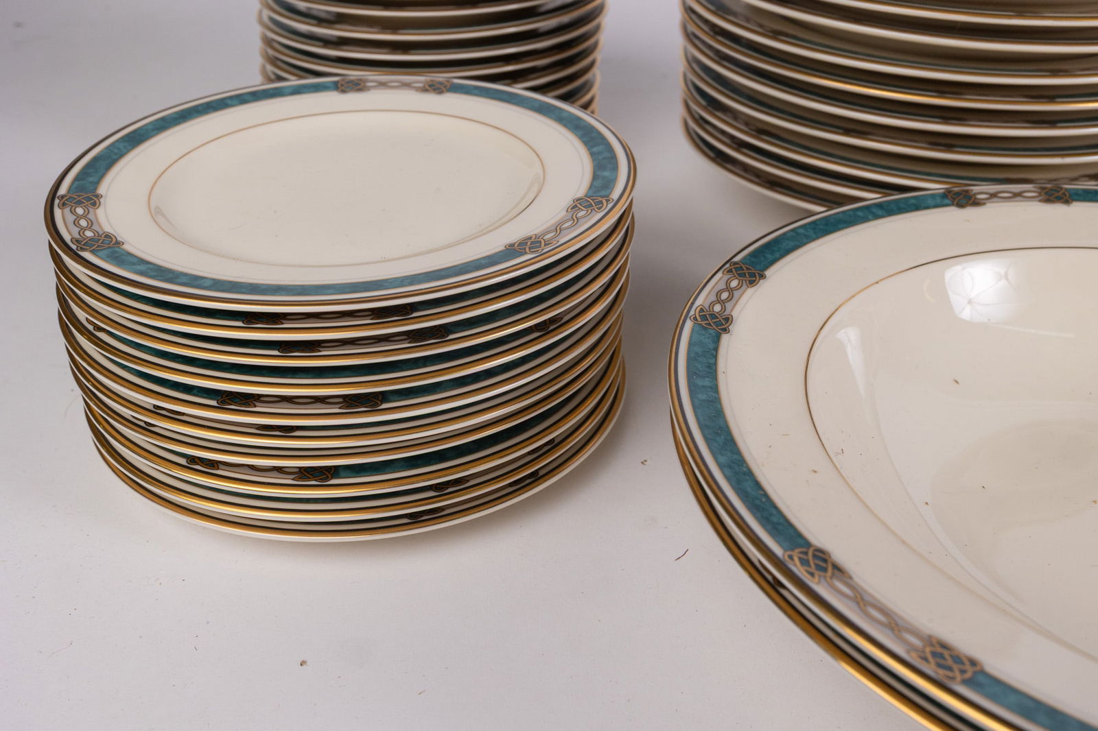 Mikasa "Golden Legacy" Porcelain Dish Set - 8