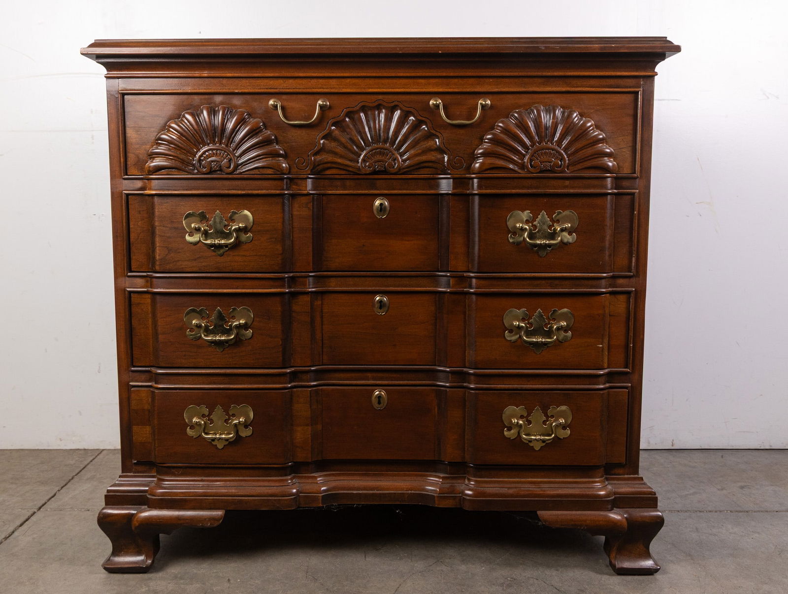 Block Front Carved Scallops Georgian Bachelors Chest: Block Front Carved Scallops Georgian Bachelors ChestLiteratureBrooks Auction – Online Auction Terms & Conditions Contact: (856) 694-2960 | info@brooks.auction READ BEFORE YOU BID: We want you