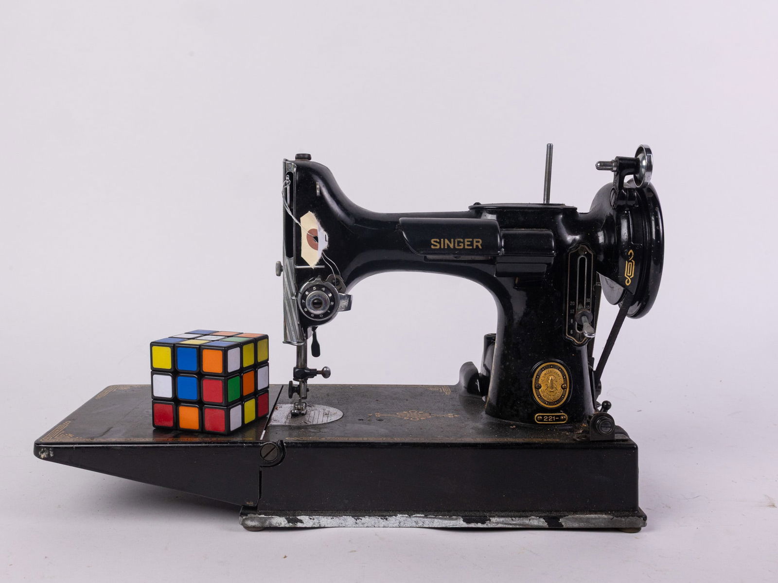 Singer 221 Black Featherweight Sewing Machine - 2