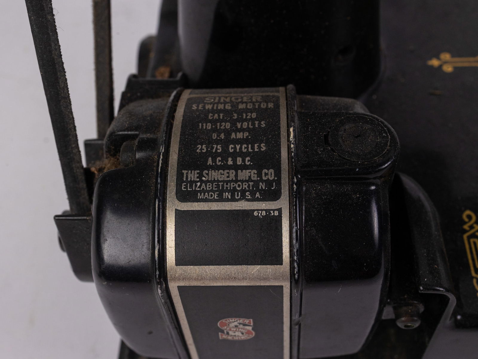 Singer 221 Black Featherweight Sewing Machine - 5