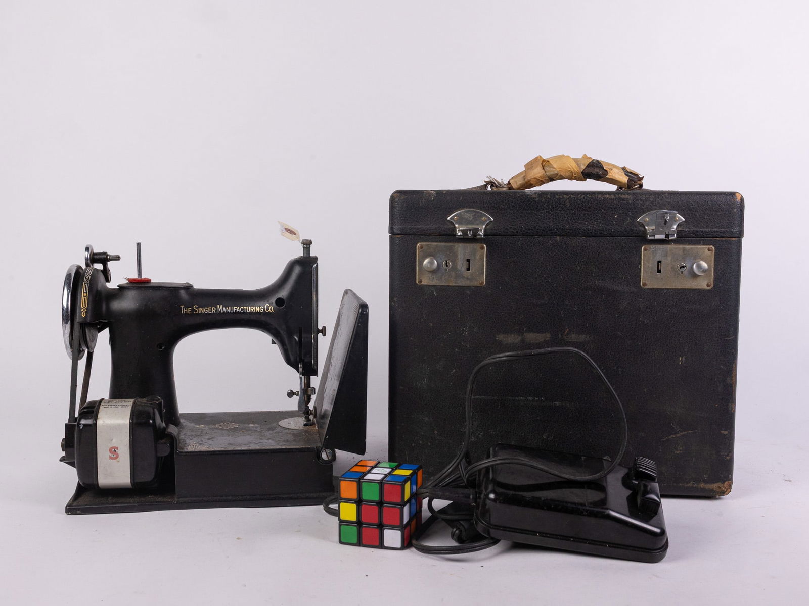 Singer 221-1 Black Featherweight Sewing Machine w/ Original Case & Manual - 2