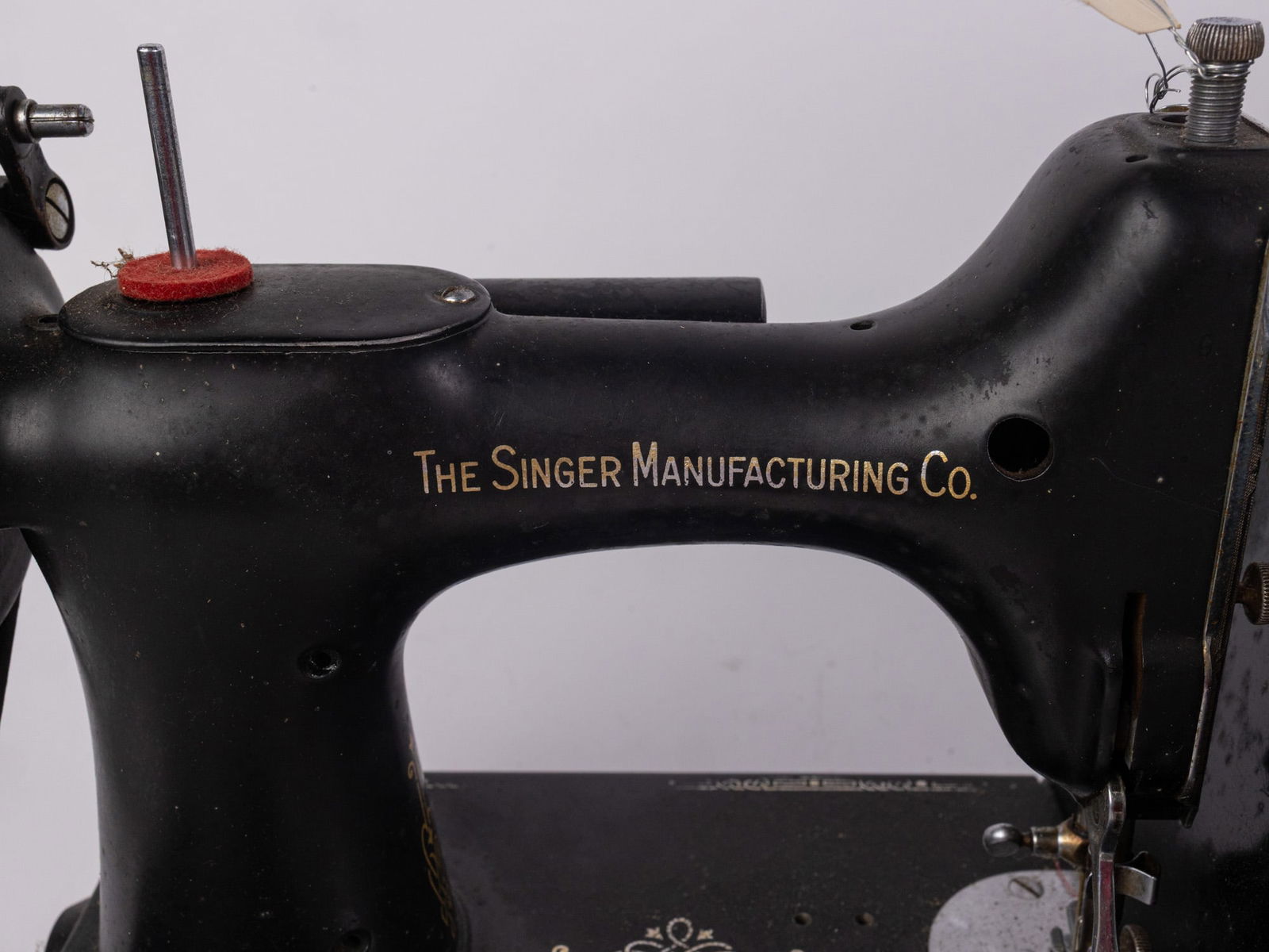 Singer 221-1 Black Featherweight Sewing Machine w/ Original Case & Manual - 4
