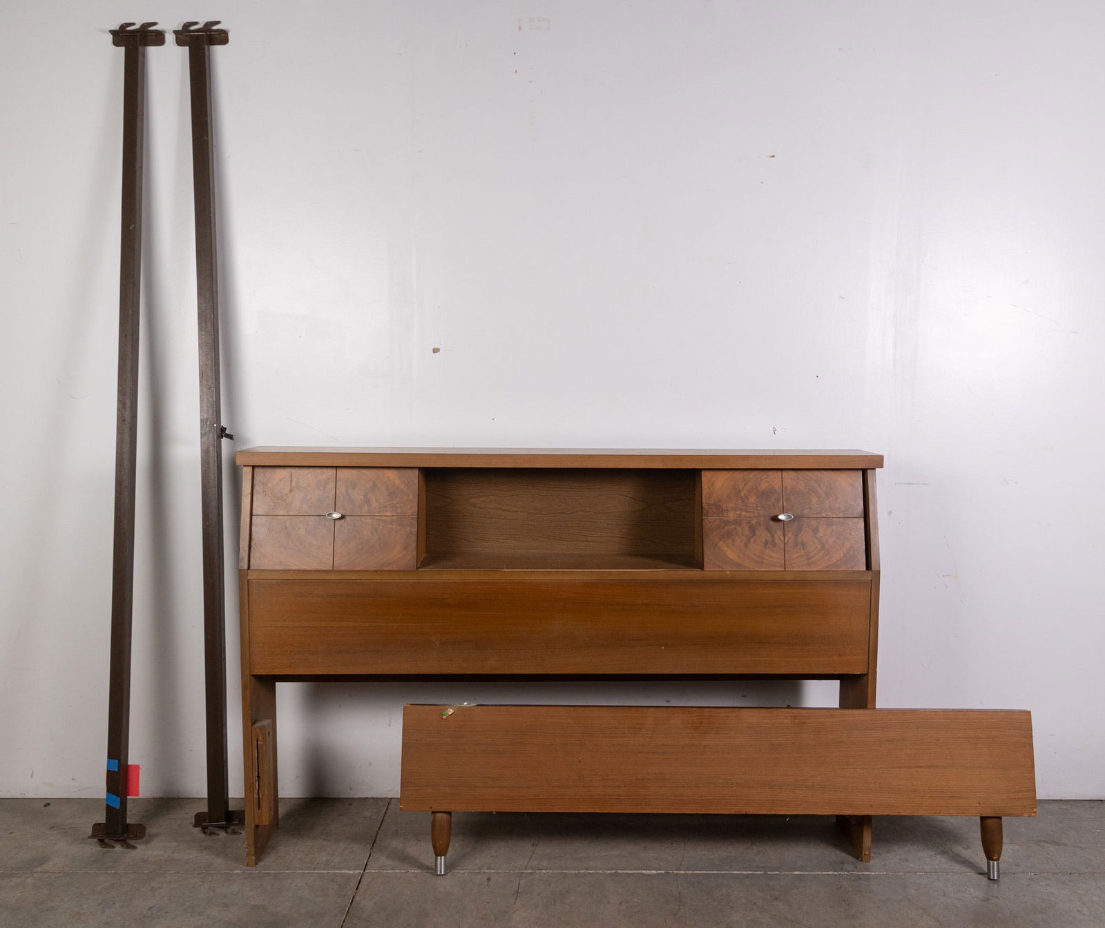 Vintage Mid Century Modern Bedframe w/ Chrome Accents: Vintage Mid Century Modern Bedframe w/ Chrome AccentsLiteratureBrooks Auction – Online Auction Terms & Conditions Contact: (856) 694-2960 | info@brooks.auction READ BEFORE YOU BID: We want you