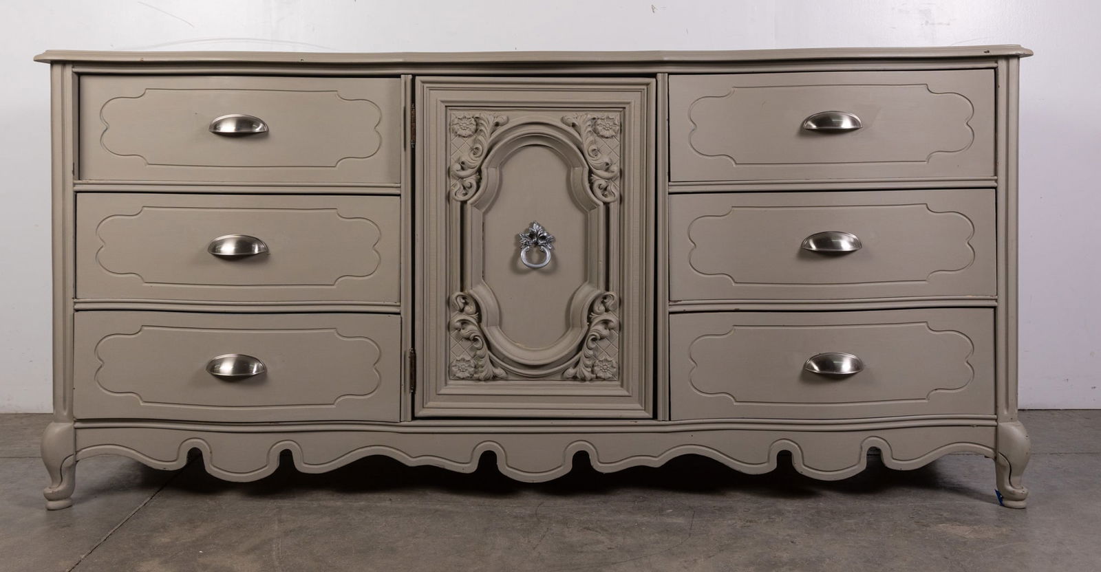 Vintage Bassett Low Chest w/ Shabby Chic Restoration: Vintage Bassett Low Chest w/ Shabby Chic Restoration Size 33" x 70" x 20" Literature Brooks Auction – Online Auction Terms & Conditions Contact: (856) 694-2960 | info@brooks.auction READ BEF