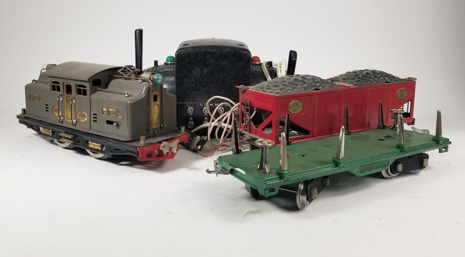 Three Vintage Lionel Model Railroad Cars and Trainmaster (1 of 3)