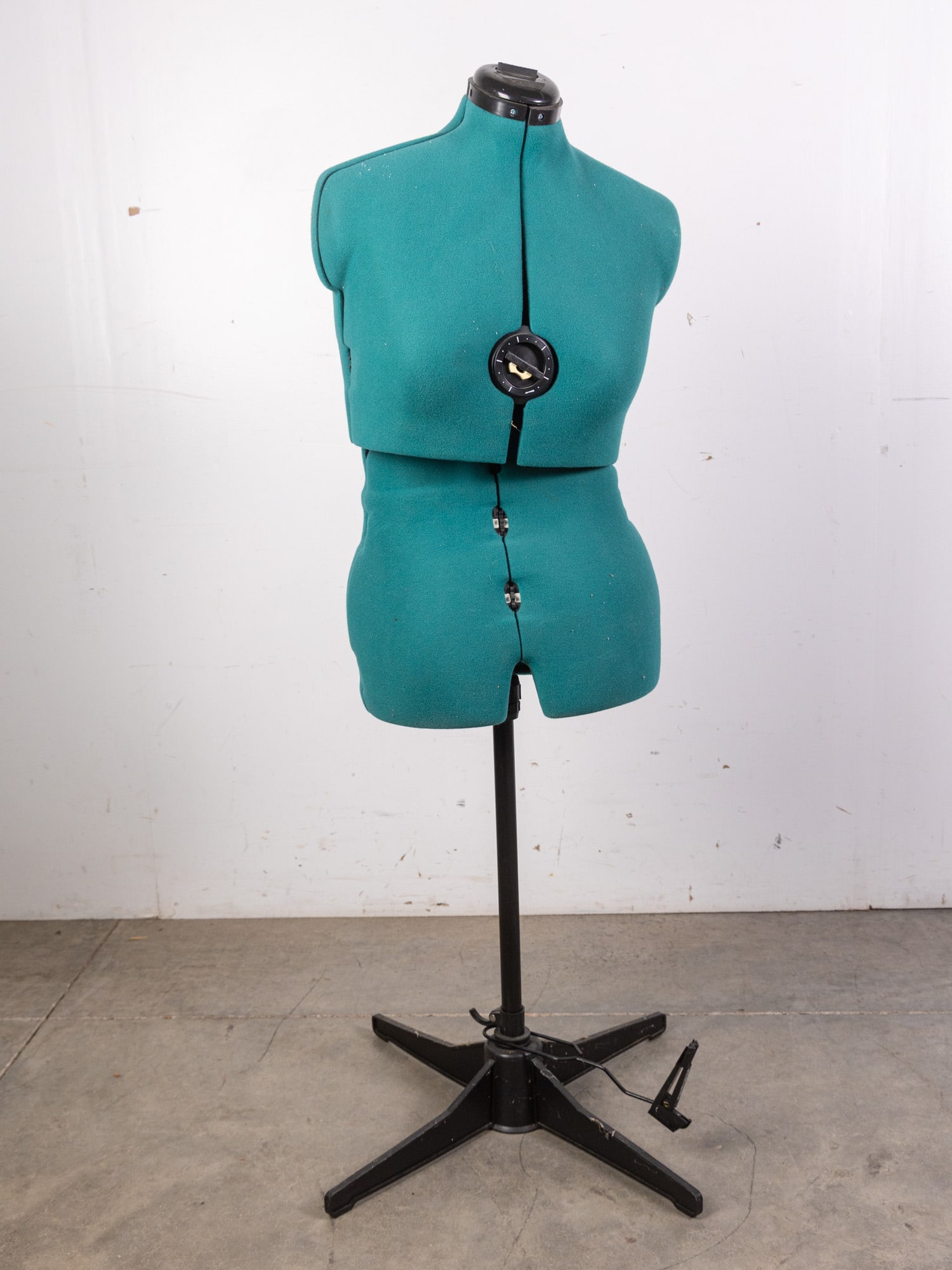 Vintage Adjustable Dress Form: Vintage Adjustable Dress FormSize51" HLiteratureBrooks Auction – Online Auction Terms & Conditions Contact: (856) 694-2960 | info@brooks.auction READ BEFORE YOU BID: We want you to feel