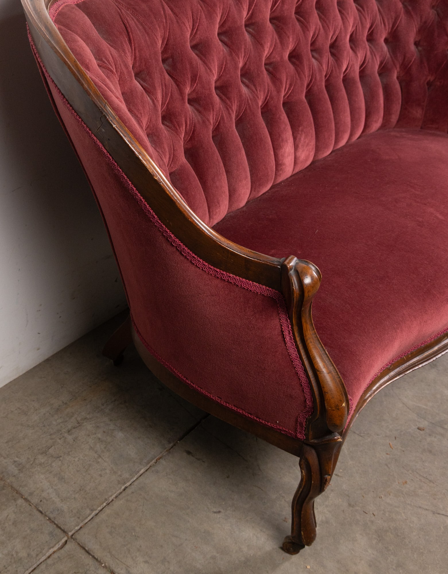 Antique Victorian Hand-Carved Tufted Loveseat - 4