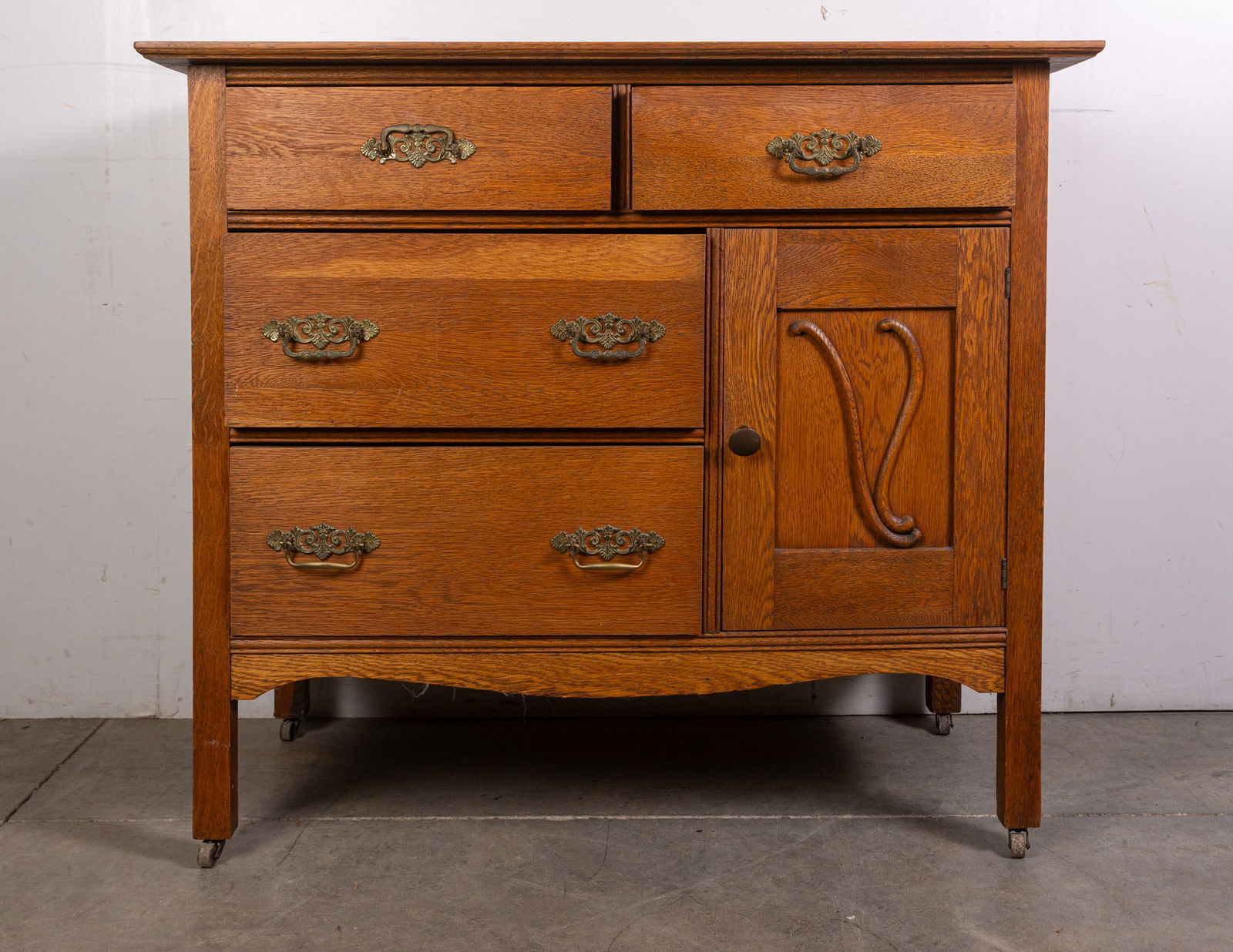 Antique Oak Washstand/Chest: Antique Oak Washstand/ChestSize35" x 40" x 20"LiteratureBrooks Auction – Online Auction Terms & Conditions Contact: (856) 694-2960 | info@brooks.auction READ BEFORE YOU BID: We want you to feel