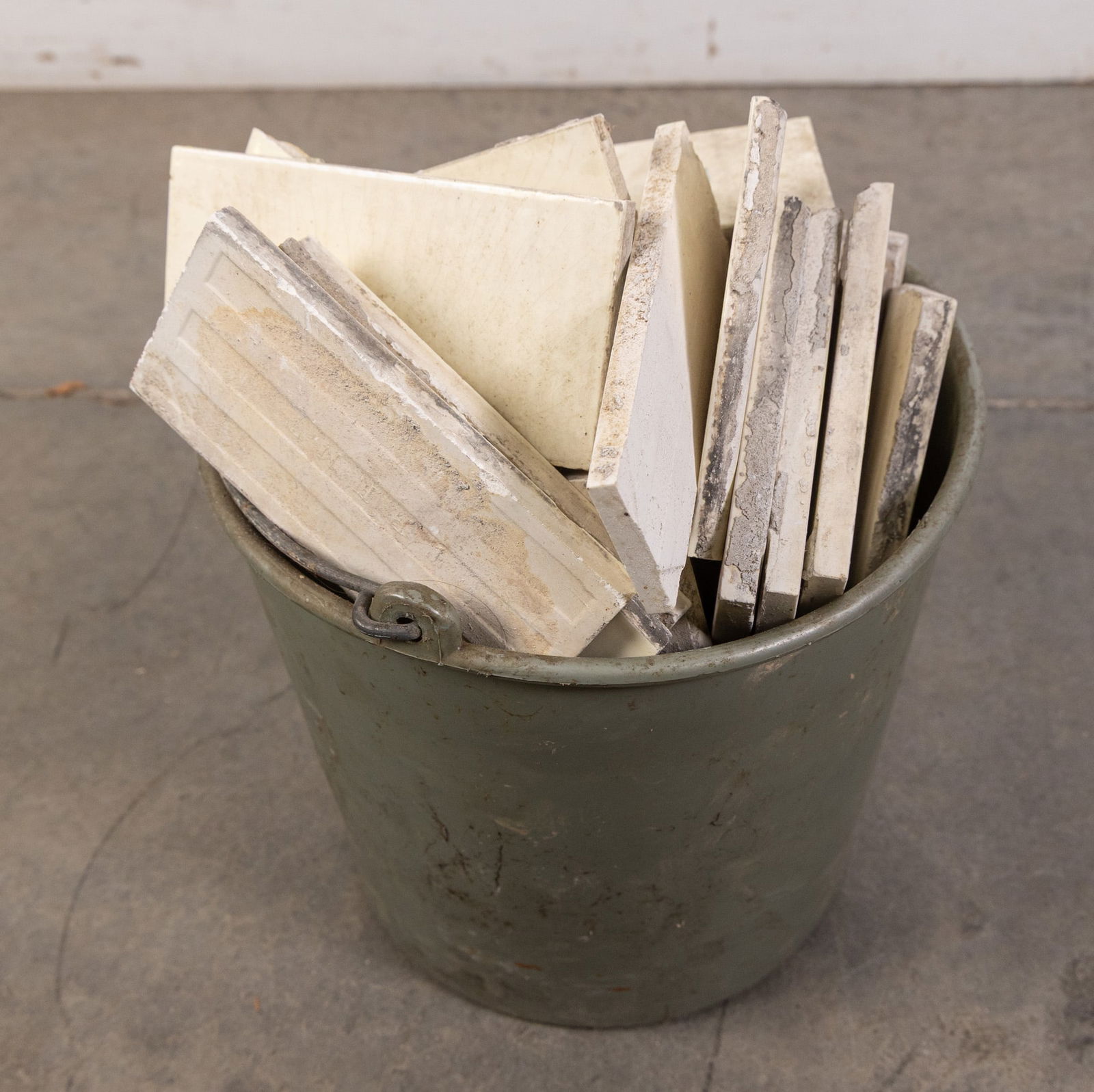 Large Lot of Vintage White Ceramic Subway Tiles: Large Lot of Vintage White Ceramic Subway TilesSize6" x 3"LiteratureBrooks Auction – Online Auction Terms & Conditions Contact: (856) 694-2960 | info@brooks.auction READ BEFORE YOU BID: We want