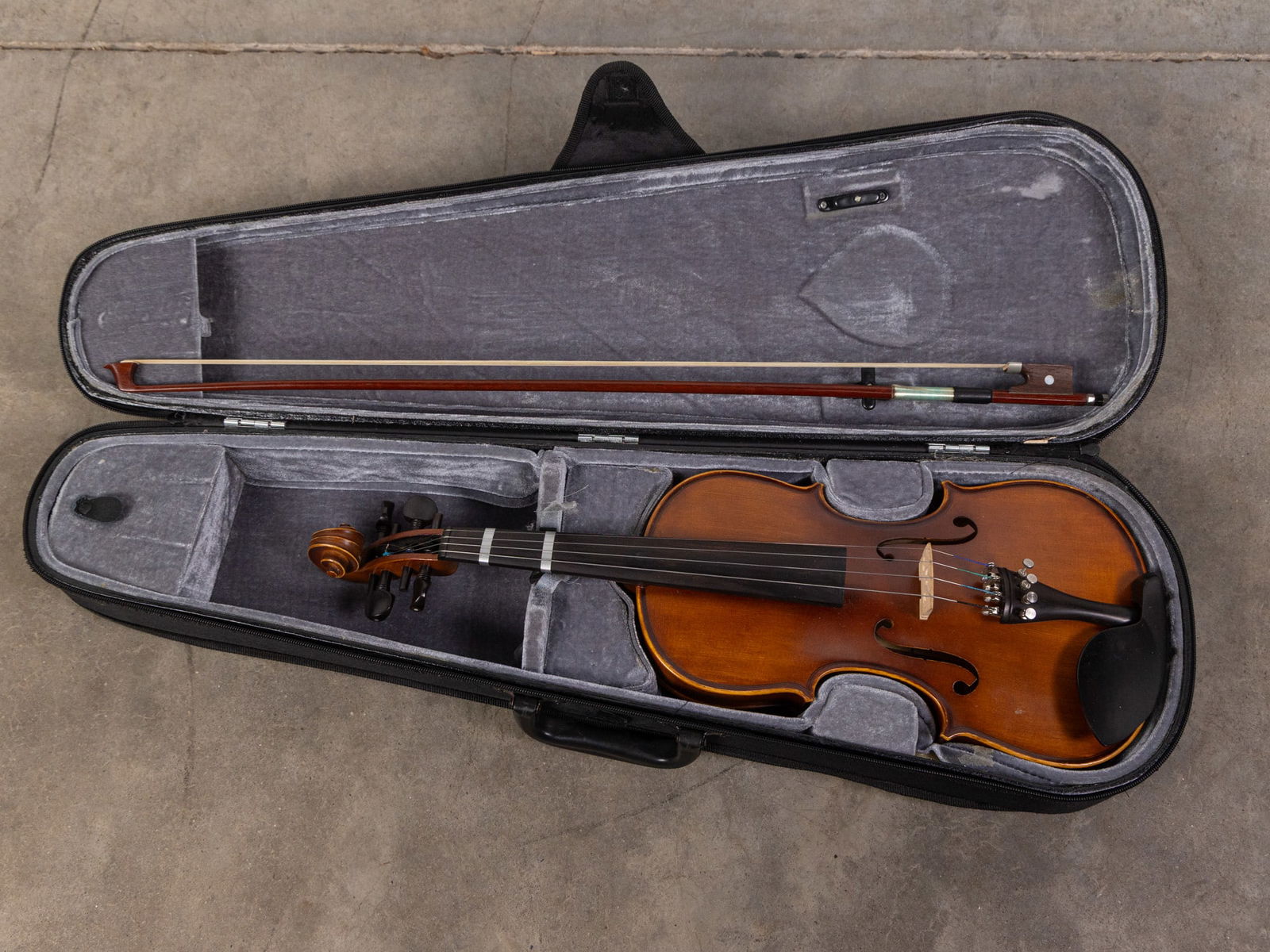 Helmke Violin in Soft Case (1 of 8)
