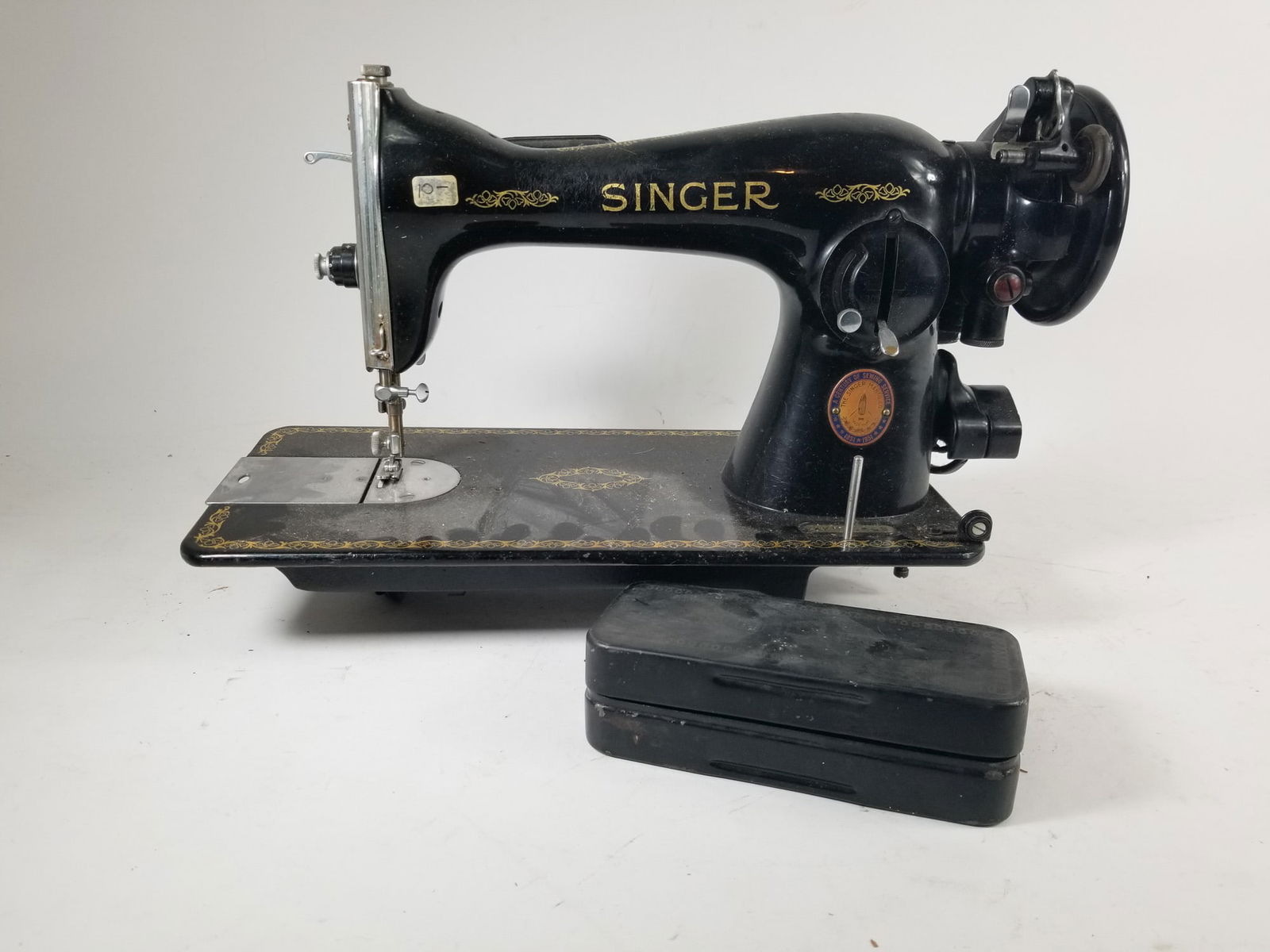 Vintage Mid Century Singer Sewing Machine (1 of 4)