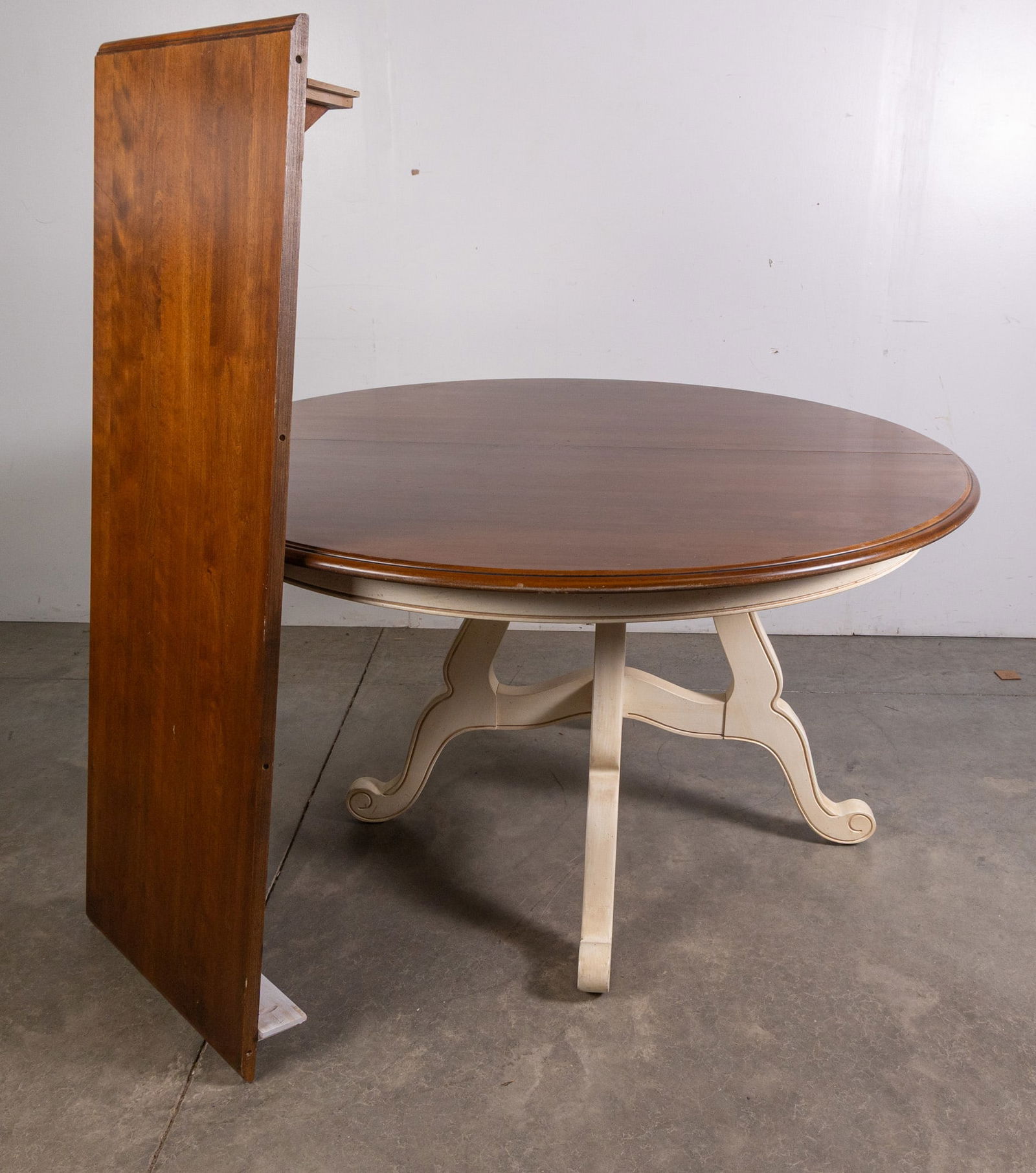 Ethan Allen Contemporary French Country Style Dining Table: Ethan Allen Contemporary French Country Style Dining TableSize29" x 53" x 53"LiteratureBrooks Auction – Online Auction Terms & Conditions Contact: (856) 694-2960 | info@brooks.auction READ